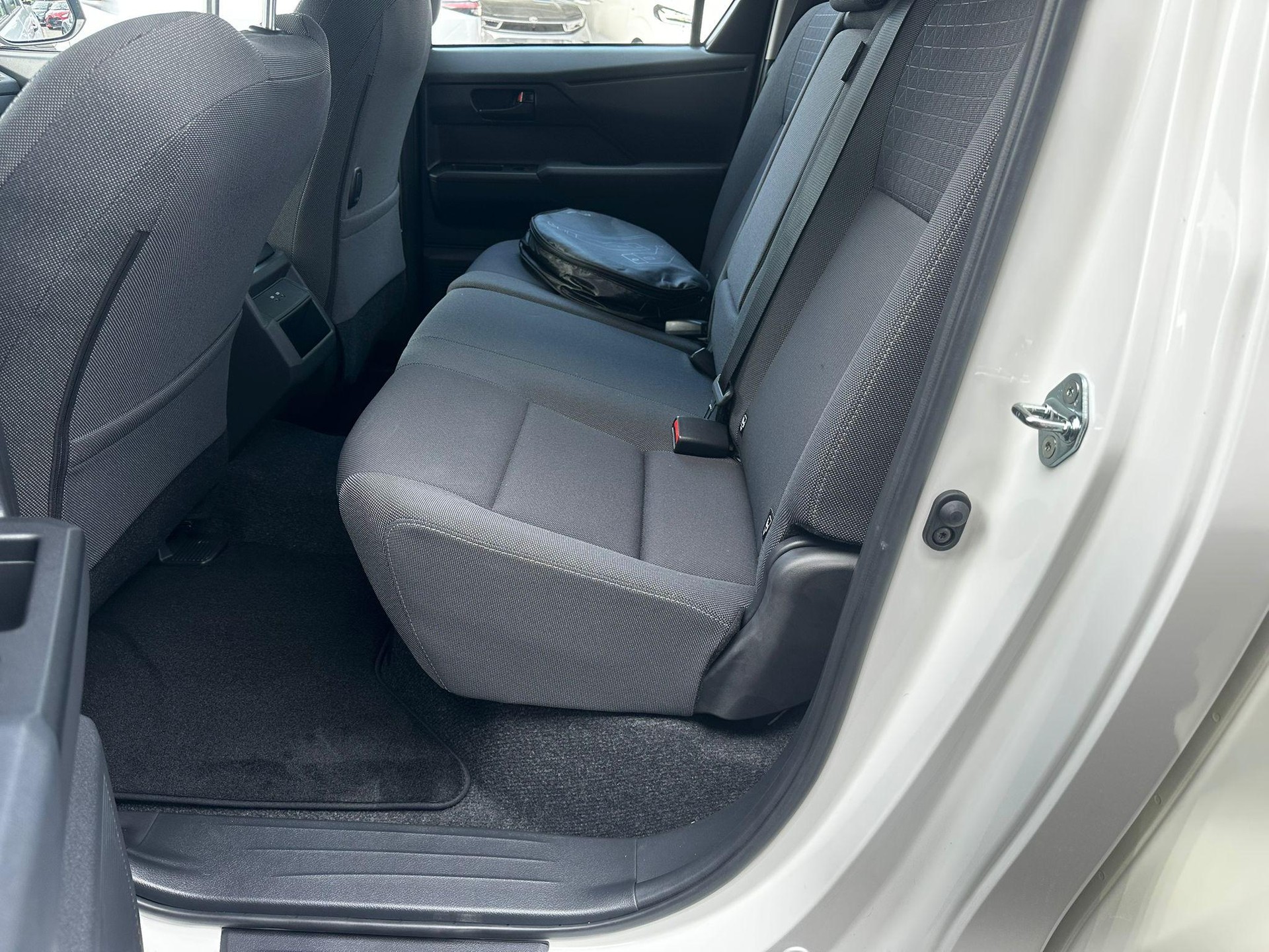 TOYOTA Hilux Double Cab.-Pick-up 59KWh Comfort-image-10