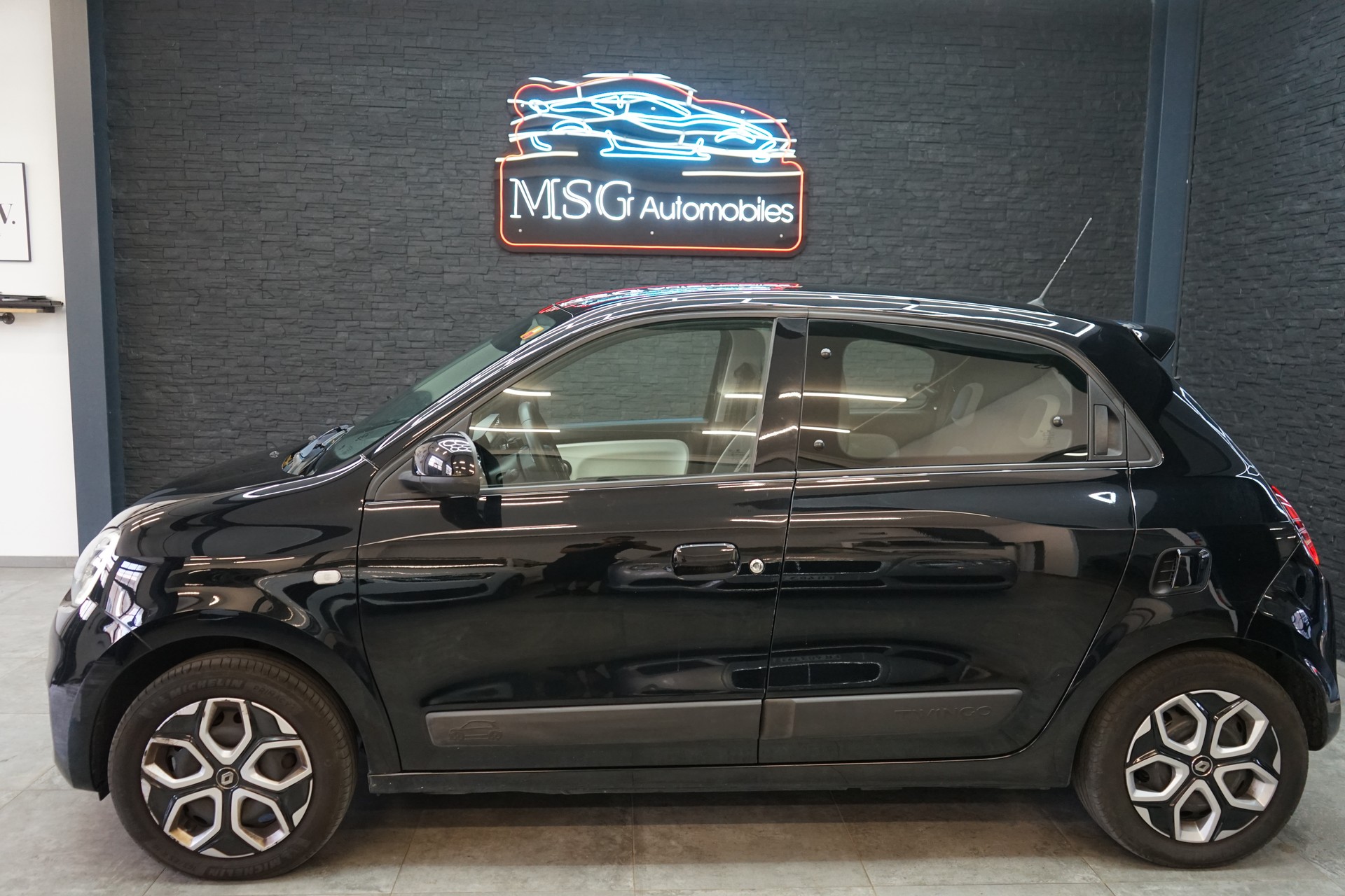RENAULT Twingo TCe 95 Urban EDC-showroom-element-1