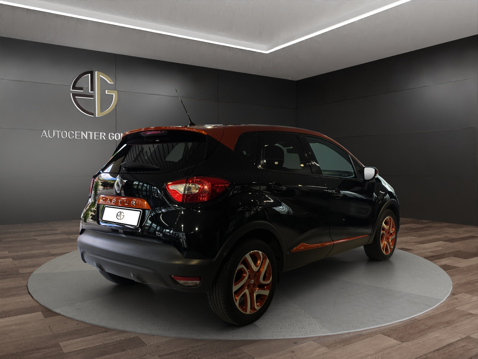 RENAULT Captur 1.2 T 16V Privilège EDC-showroom-element-3