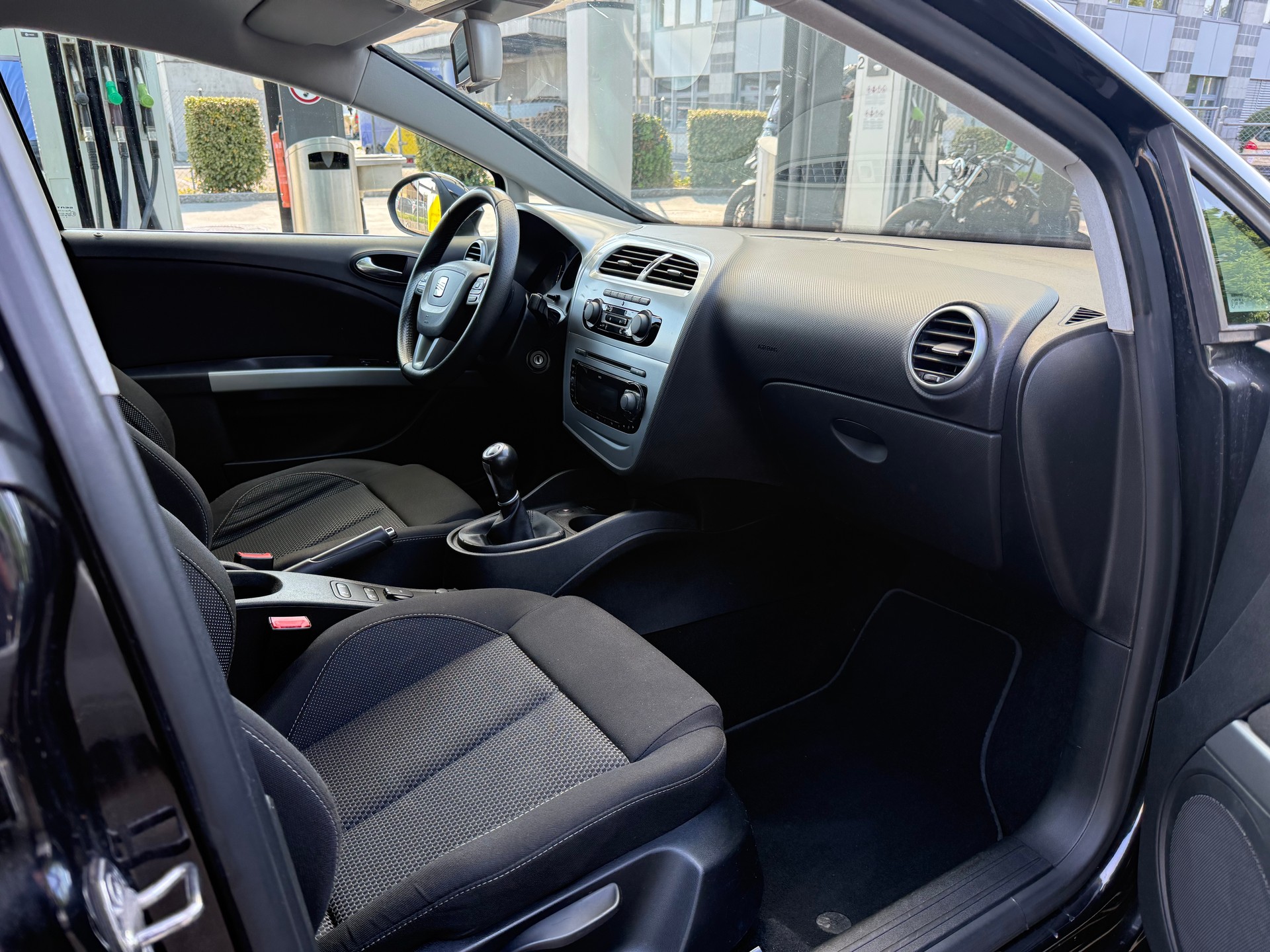 SEAT Leon 1.8 TSI Style / Frisch ab MFK / PDC / AUX / Klimaautomatik / Facelift-image-6