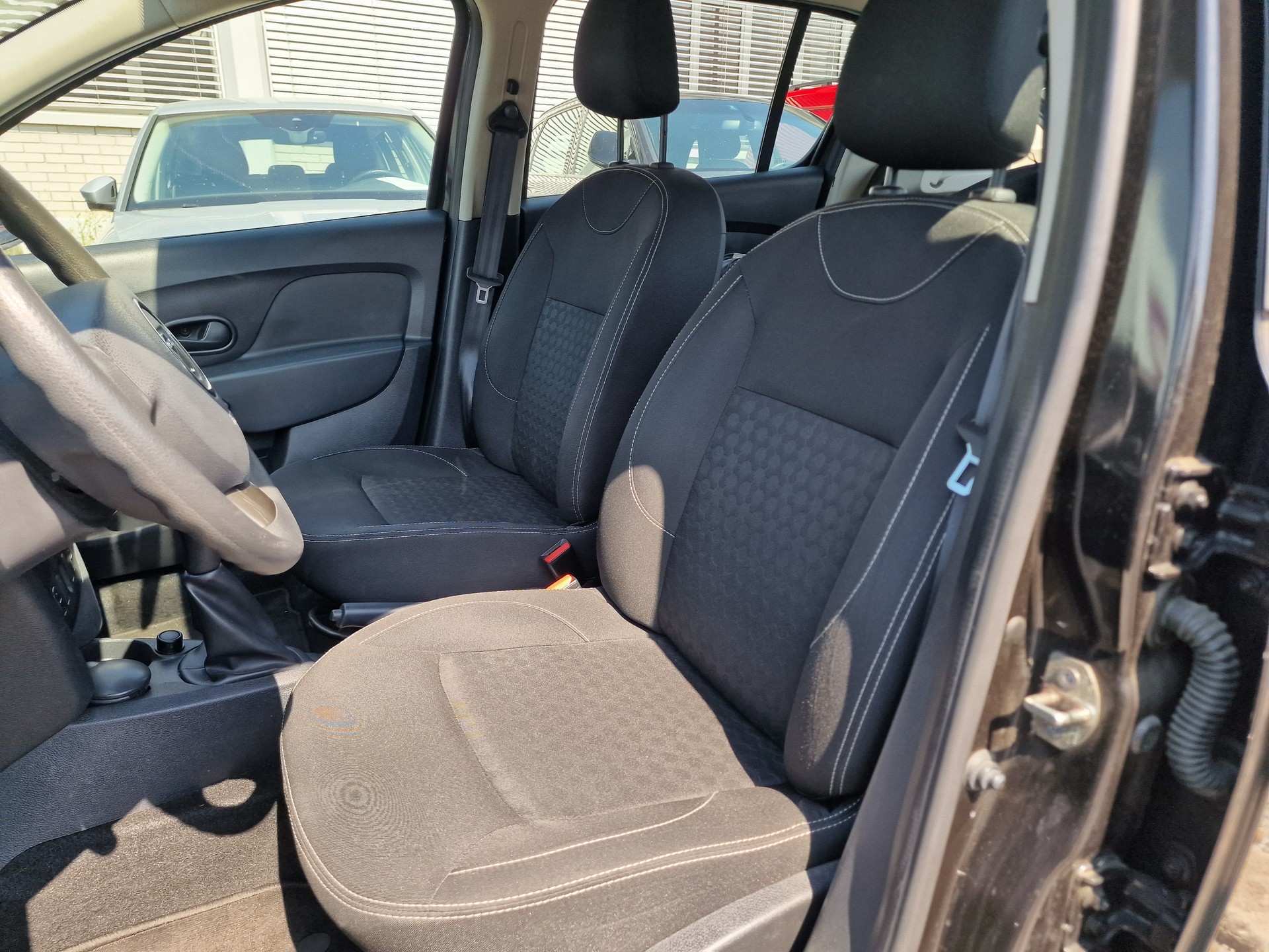 DACIA Sandero Tce 90 Lauréate 12Mt Gara MFK Neu-image-6