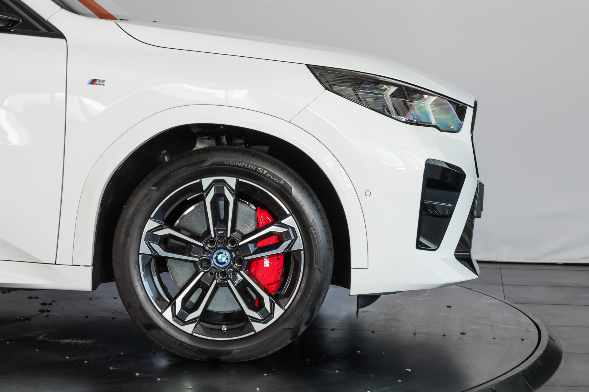 BMW iX2 eDrive 20 M Sport Pro-image-6