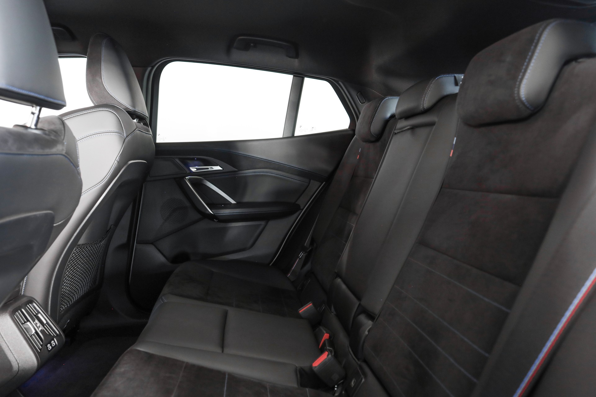BMW iX2 eDrive 20 M Sport Pro-image-15