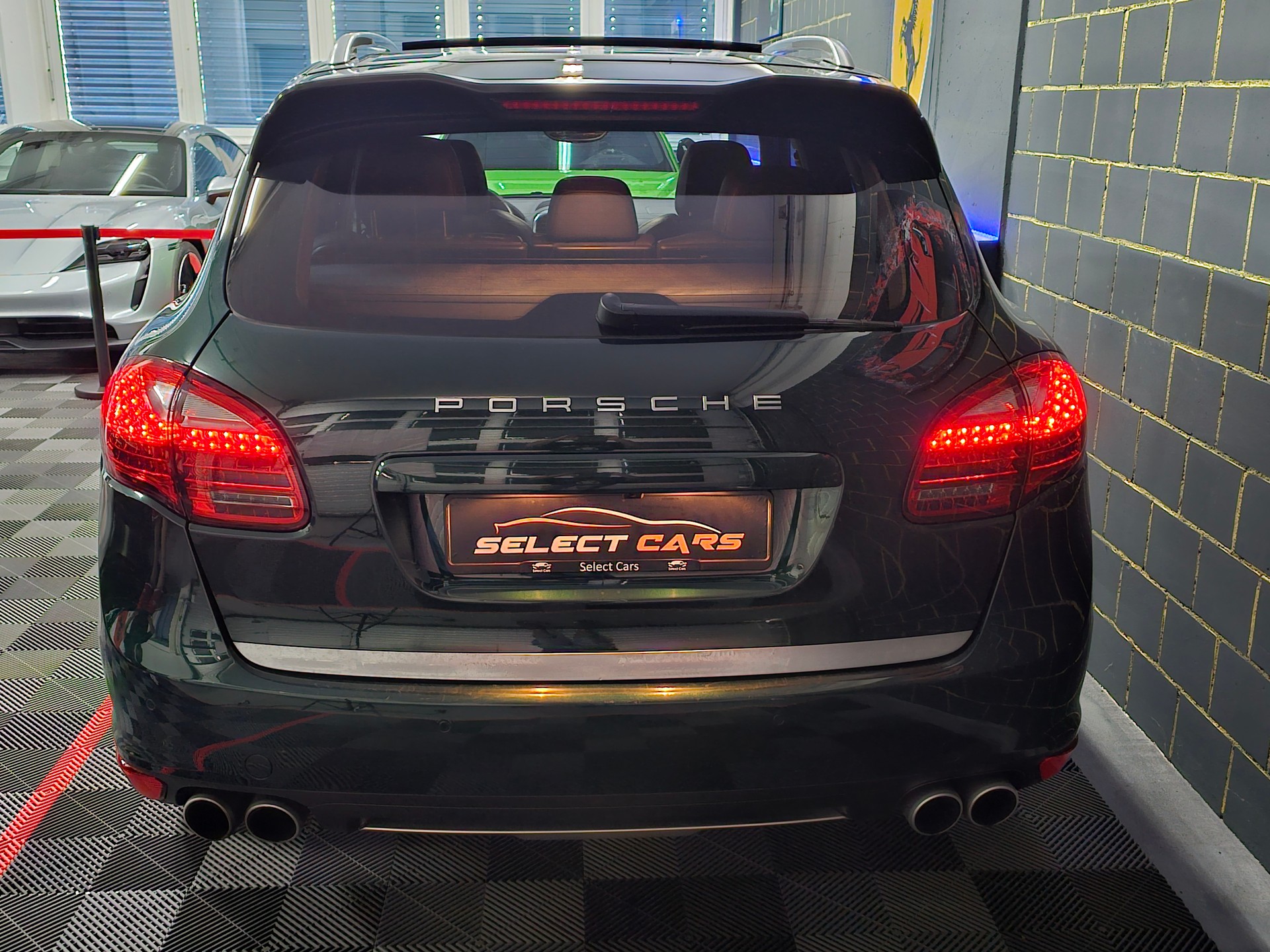 PORSCHE Cayenne Turbo-image-7