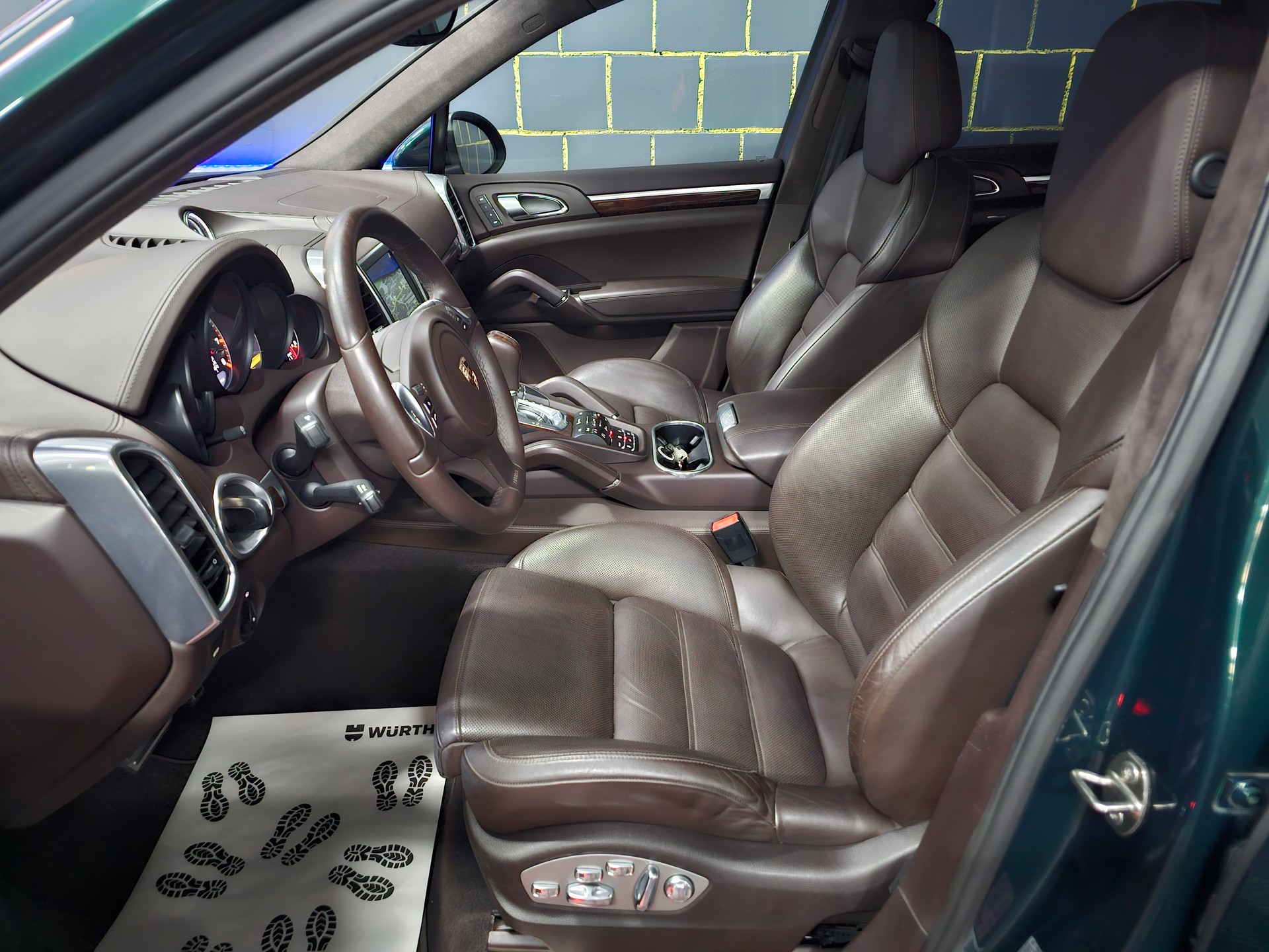 PORSCHE Cayenne Turbo-image-10