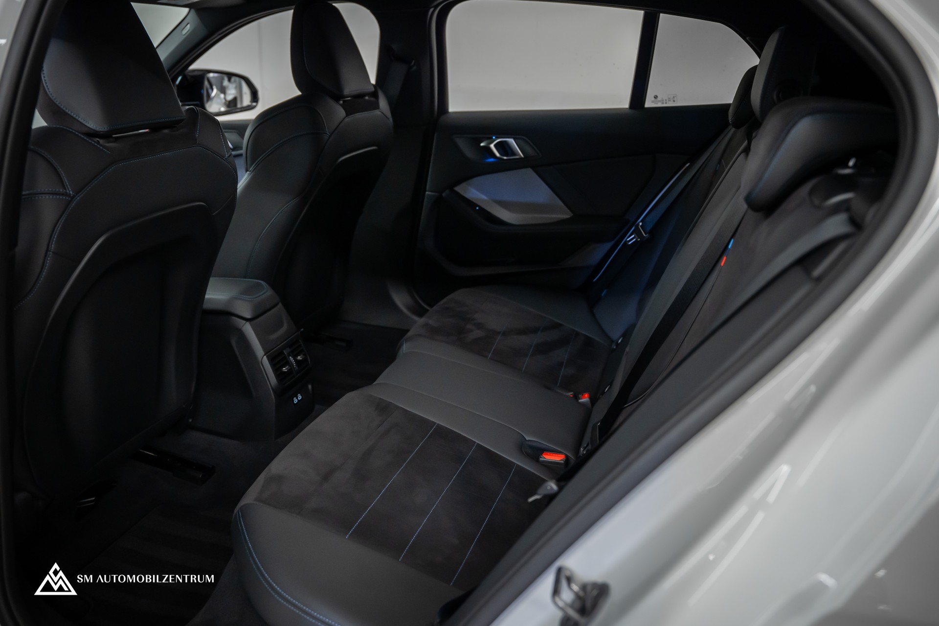 BMW M135i xDrive / Head-Up / 360° / Memorysitze / Iconic Glow-image-20