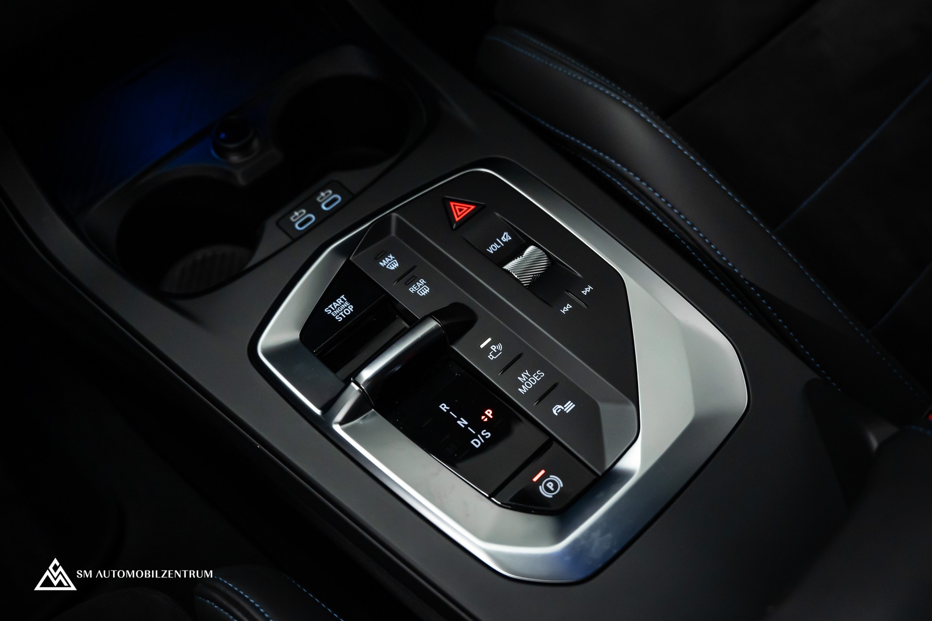 BMW M135i xDrive / Head-Up / 360° / Memorysitze / Iconic Glow-image-32
