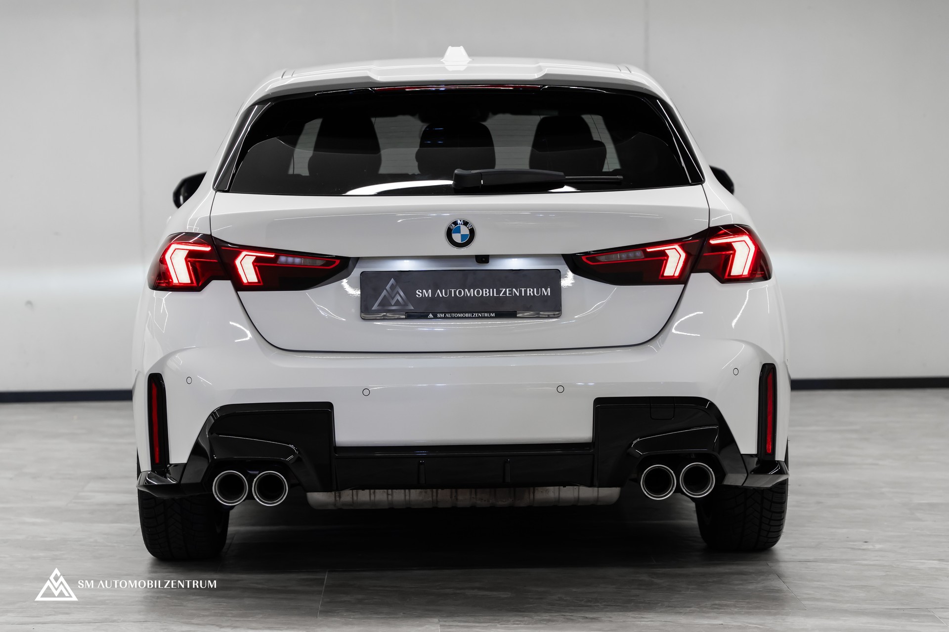 BMW M135i xDrive / Head-Up / 360° / Memorysitze / Iconic Glow-image-10