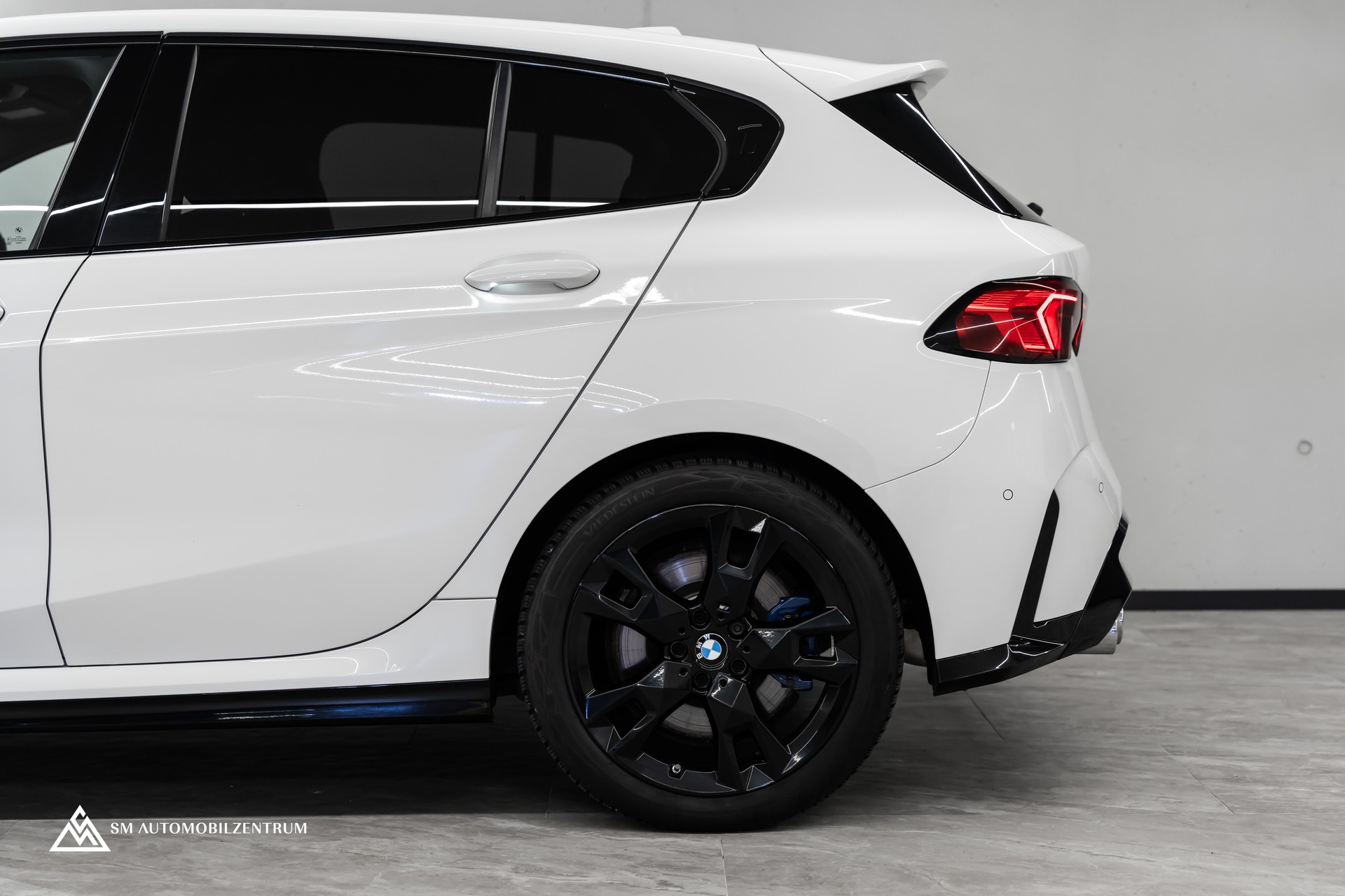 BMW M135i xDrive / Head-Up / 360° / Memorysitze / Iconic Glow-image-7