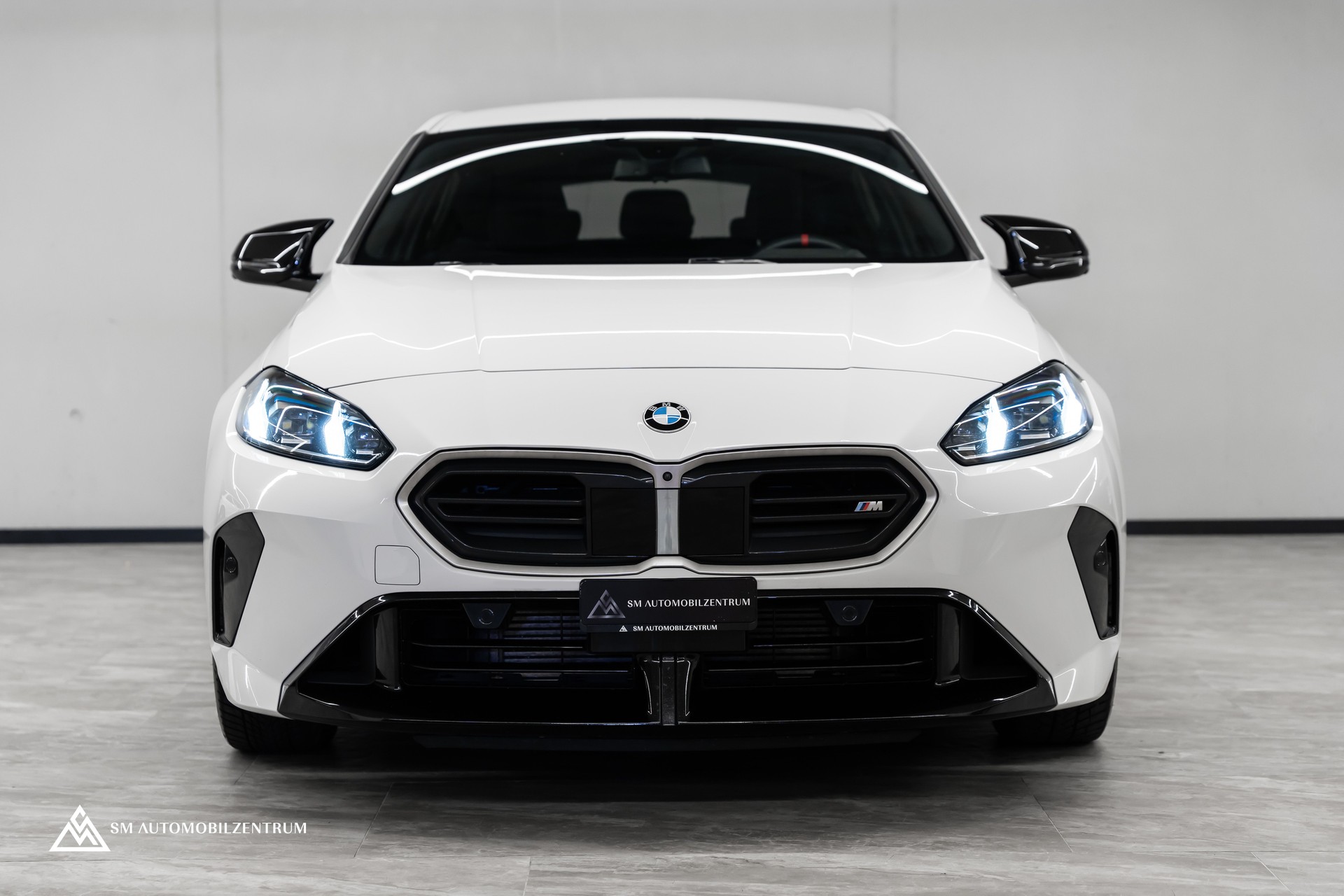 BMW M135i xDrive / Head-Up / 360° / Memorysitze / Iconic Glow-showroom-element-1