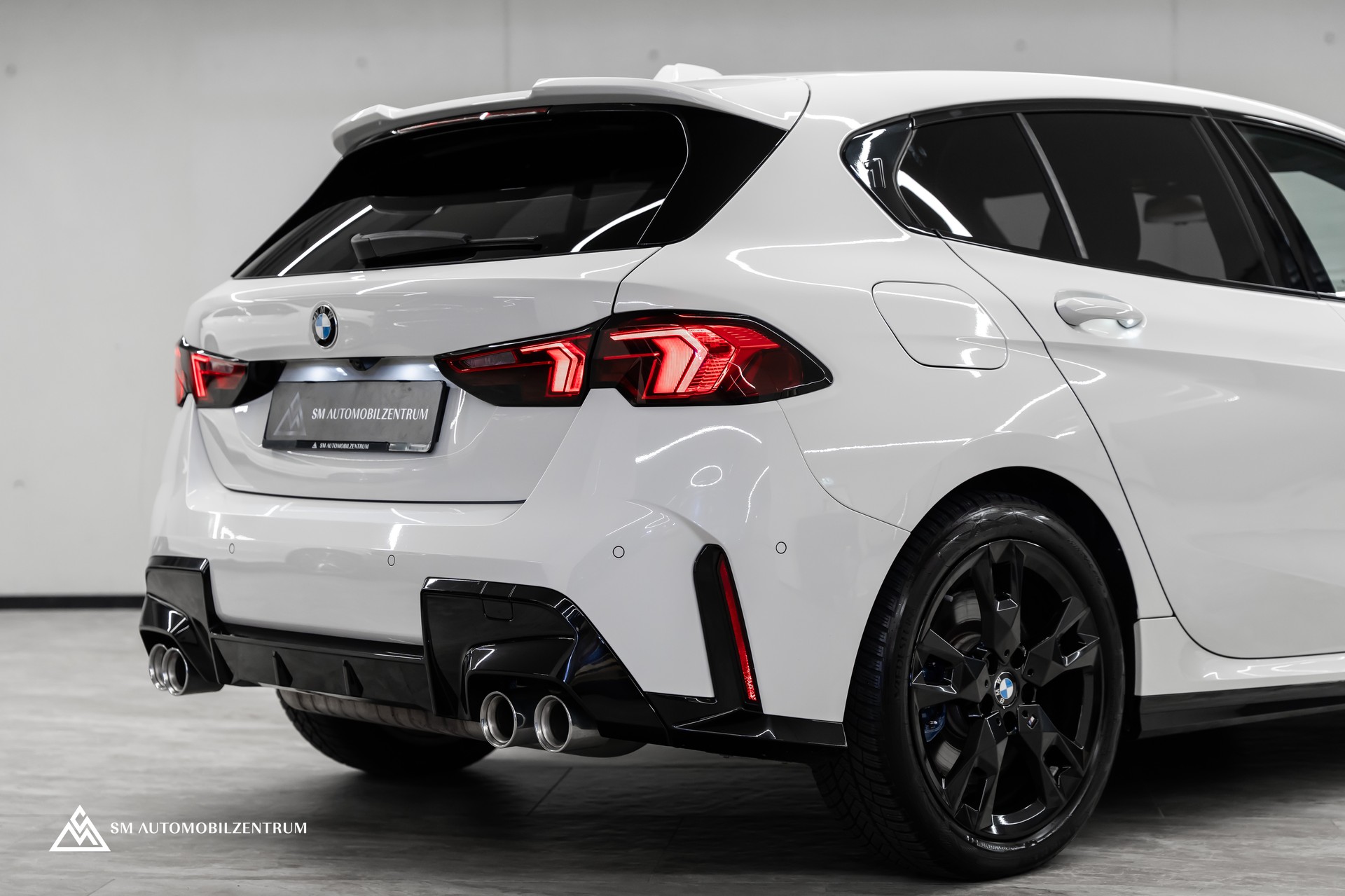 BMW M135i xDrive / Head-Up / 360° / Memorysitze / Iconic Glow-image-9