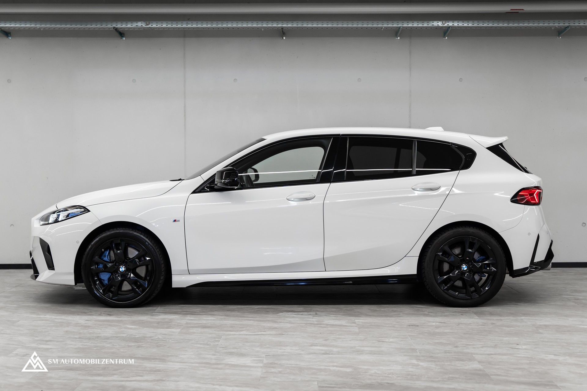 BMW M135i xDrive / Head-Up / 360° / Memorysitze / Iconic Glow-image-5