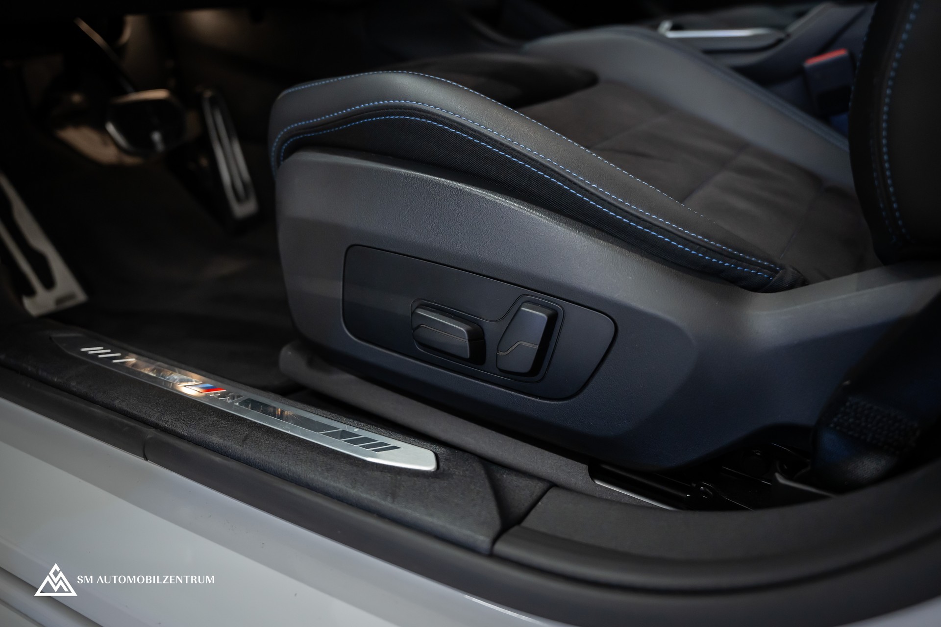 BMW M135i xDrive / Head-Up / 360° / Memorysitze / Iconic Glow-image-23