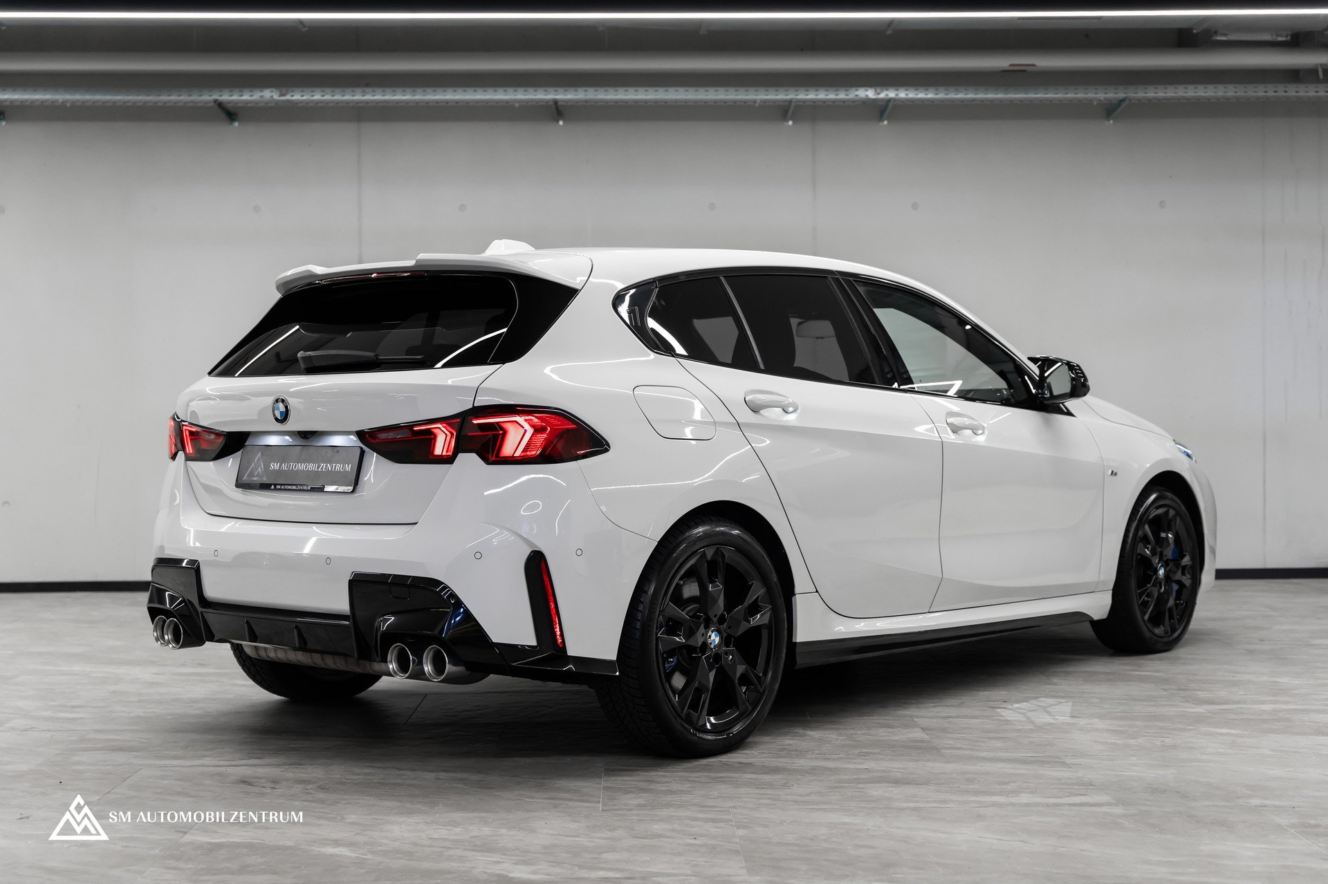 BMW M135i xDrive / Head-Up / 360° / Memorysitze / Iconic Glow-image-8
