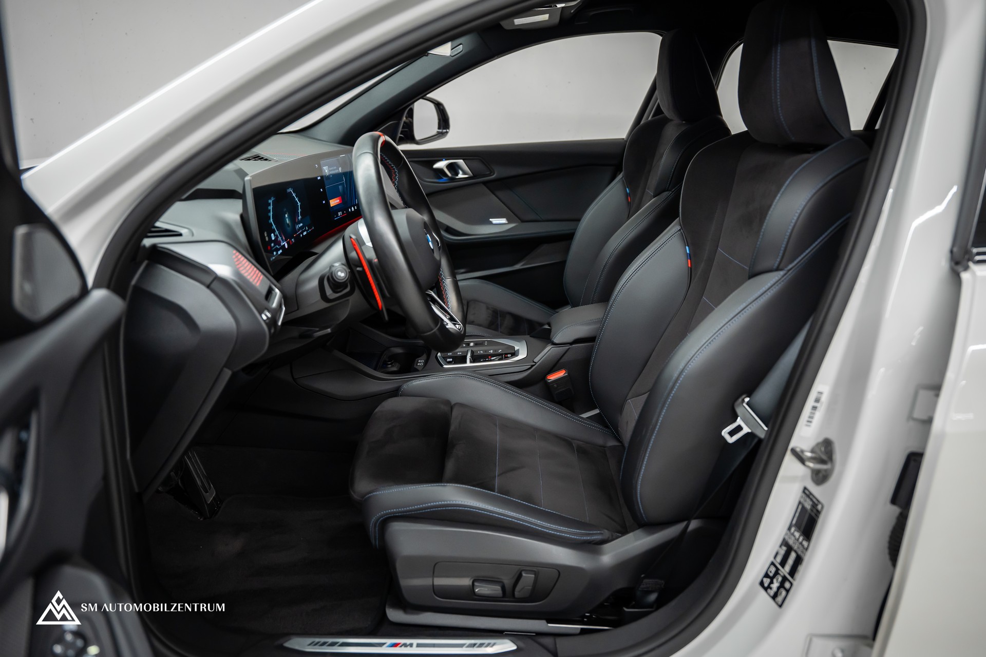 BMW M135i xDrive / Head-Up / 360° / Memorysitze / Iconic Glow-image-18