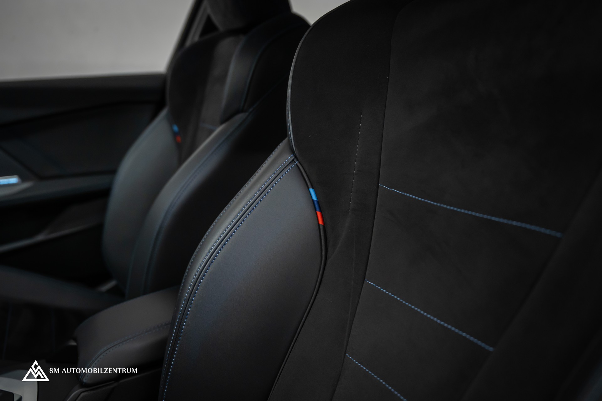 BMW M135i xDrive / Head-Up / 360° / Memorysitze / Iconic Glow-image-22