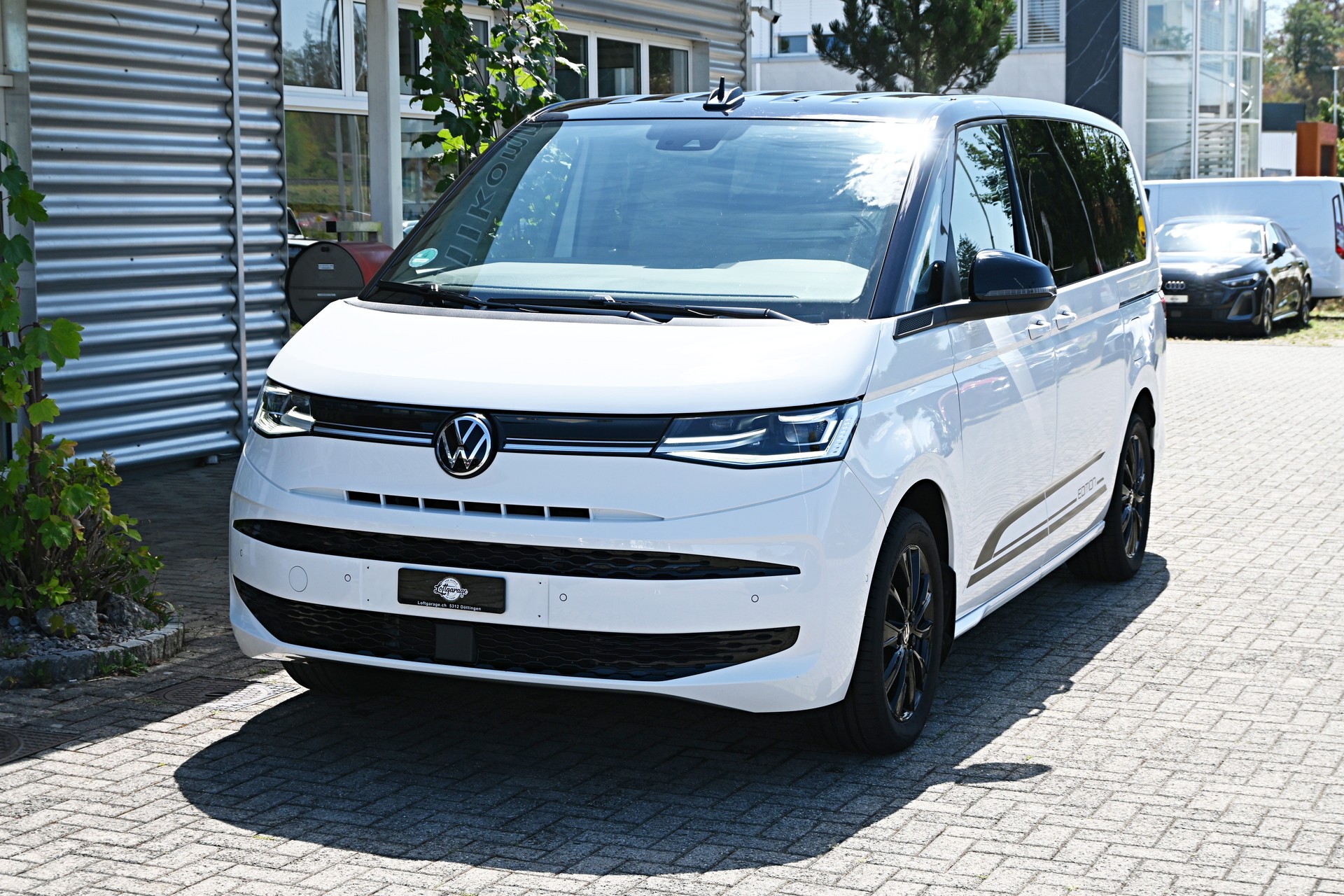 VW Multivan 2.0 TDI Life Edition DSG Lang 7-Plätzer + Elektr. AHK für 2000kg-showroom-element-1