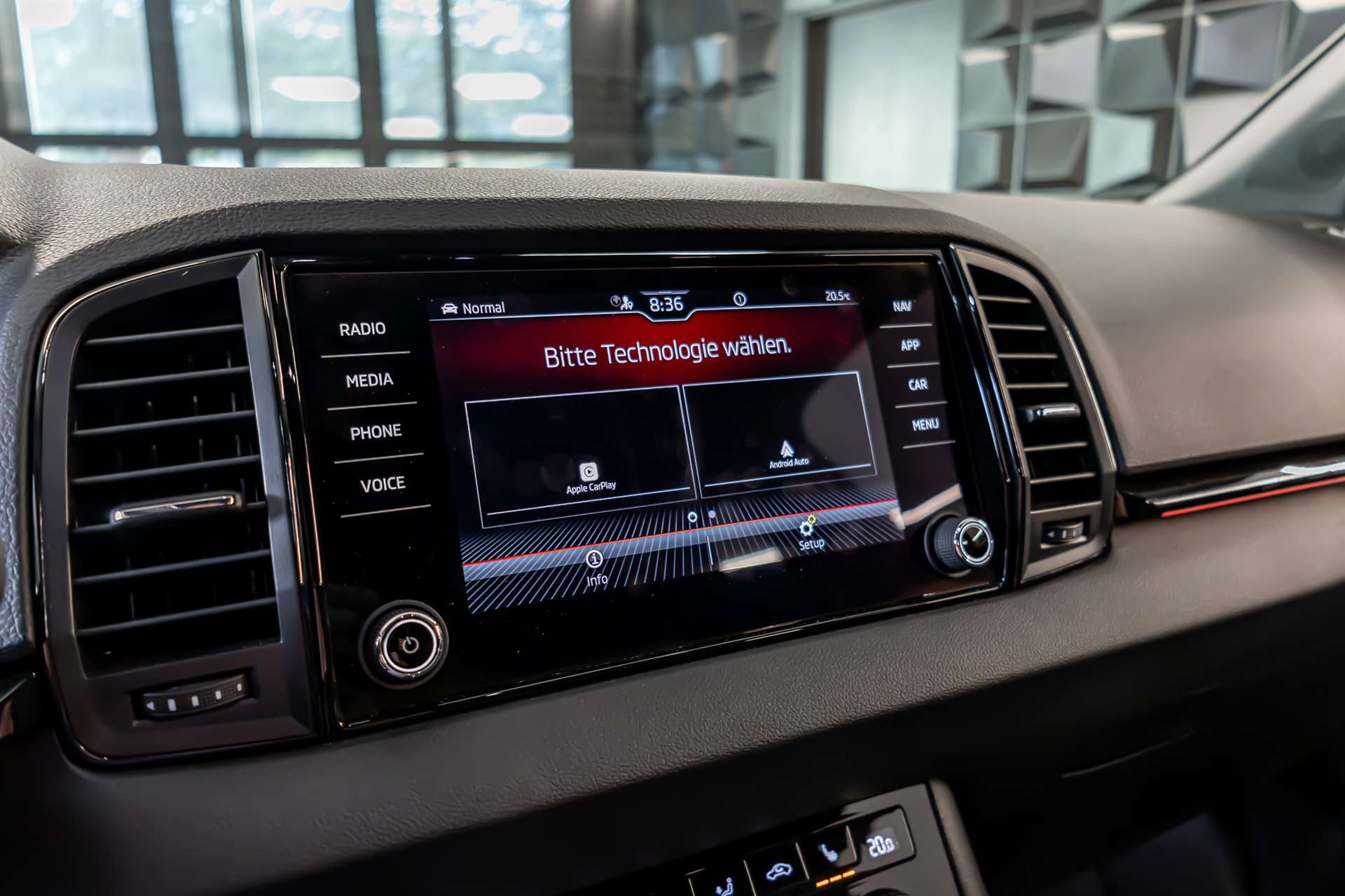 SKODA Karoq 2.0 TSI SportLine 4x4 DSG-image-18