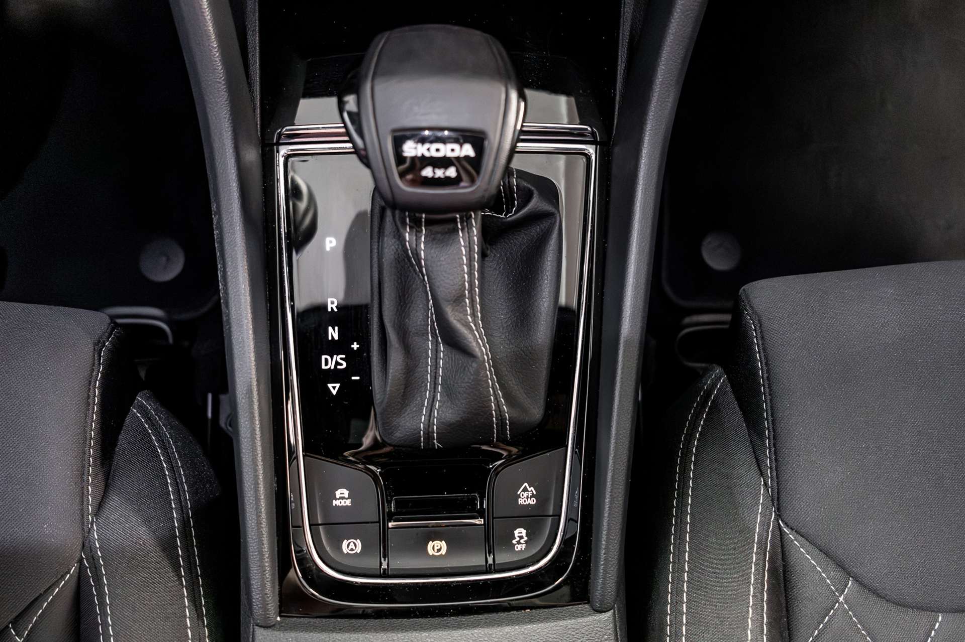 SKODA Karoq 2.0 TSI SportLine 4x4 DSG-image-21