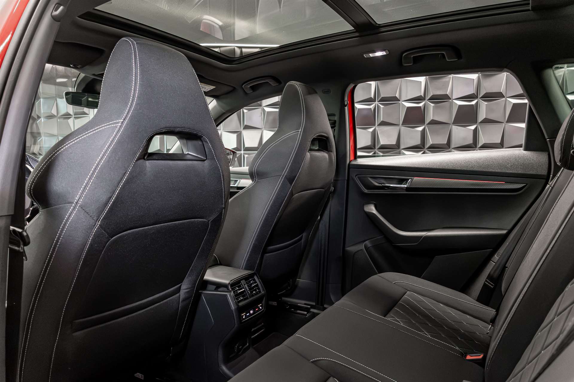 SKODA Karoq 2.0 TSI SportLine 4x4 DSG-image-22