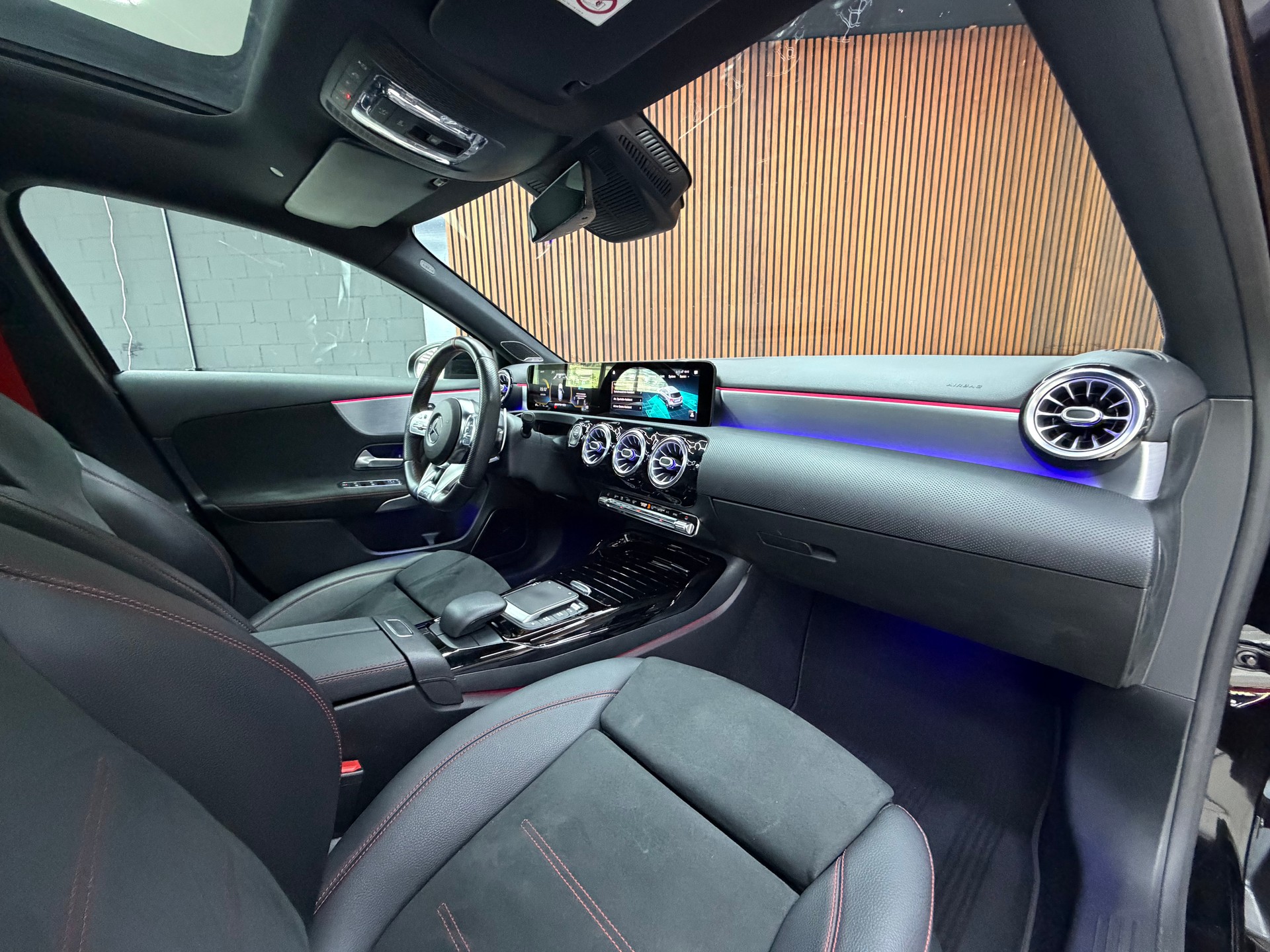 MERCEDES-BENZ A 35 AMG 4Matic Speedshift-image-13