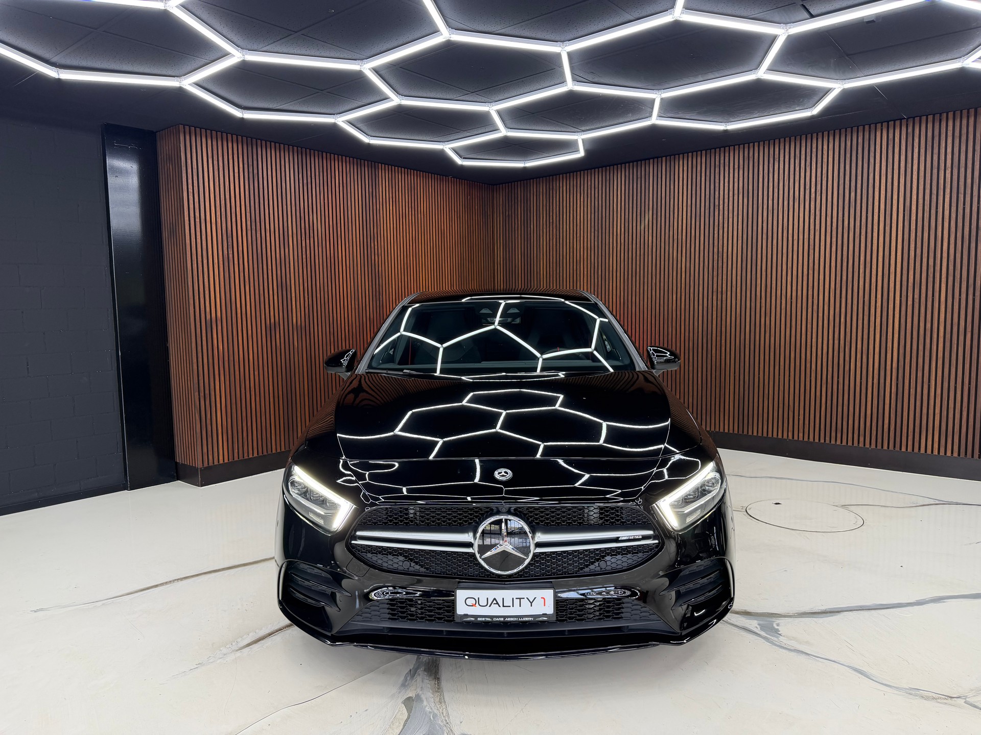 MERCEDES-BENZ A 35 AMG 4Matic Speedshift-image-1