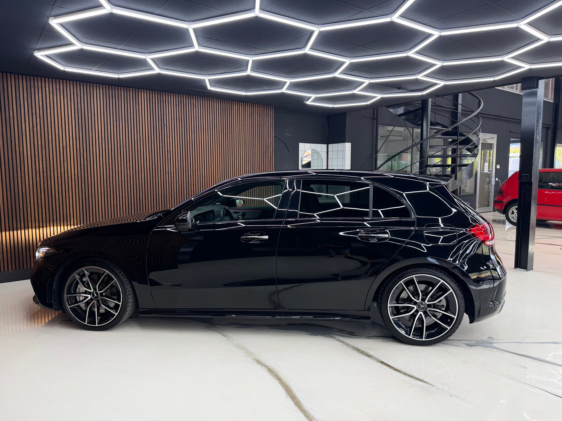 MERCEDES-BENZ A 35 AMG 4Matic Speedshift-image-9