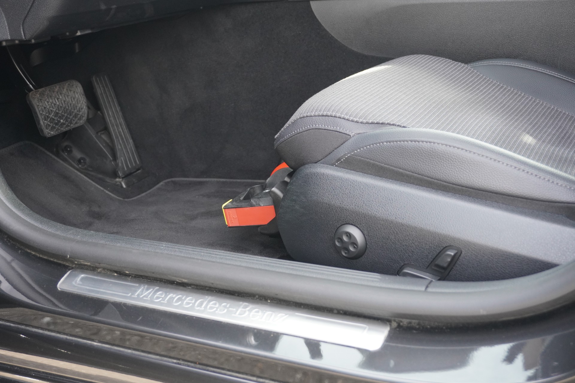 MERCEDES-BENZ C 200 d T-image-38