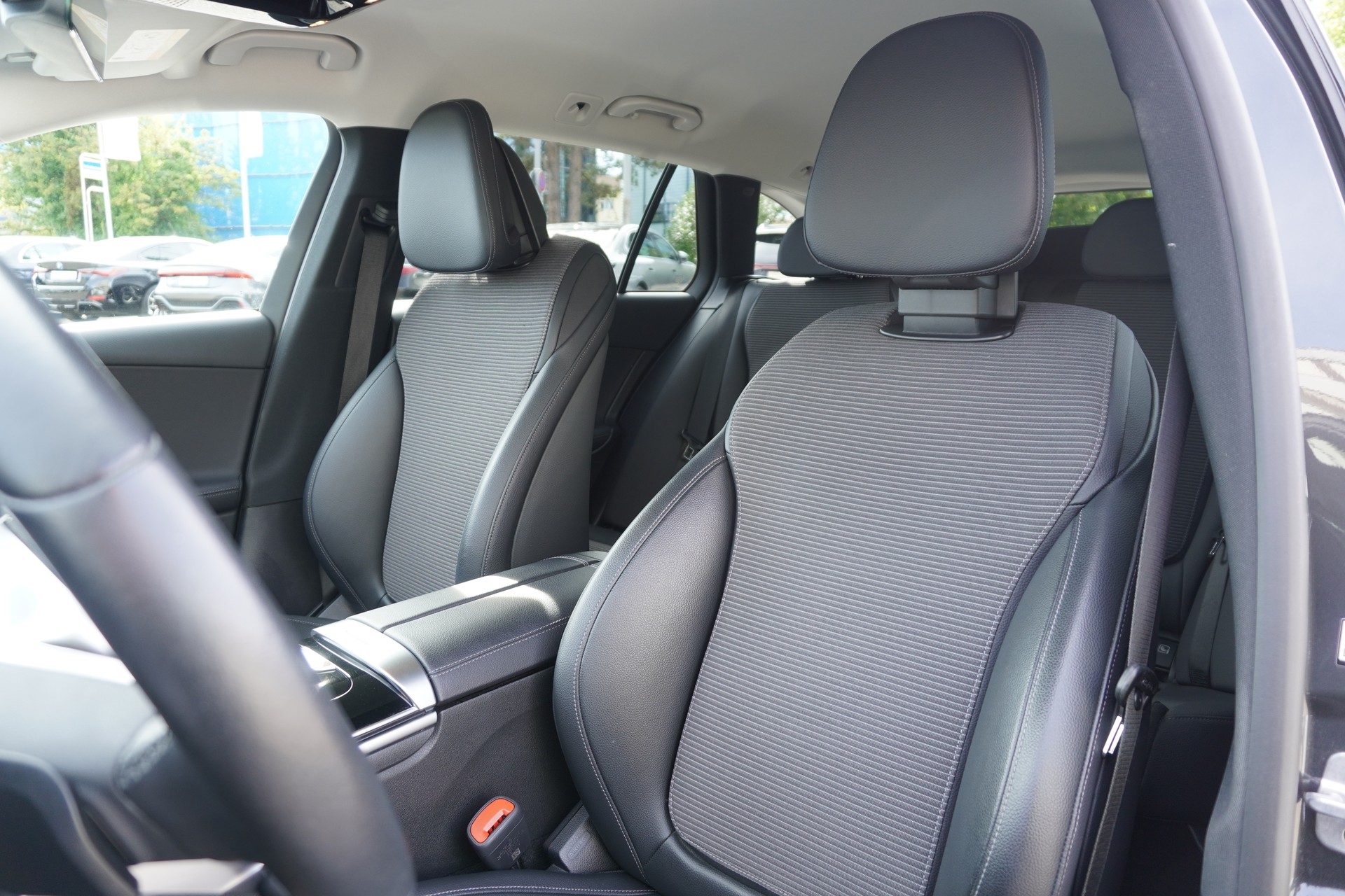 MERCEDES-BENZ C 200 d T-image-11