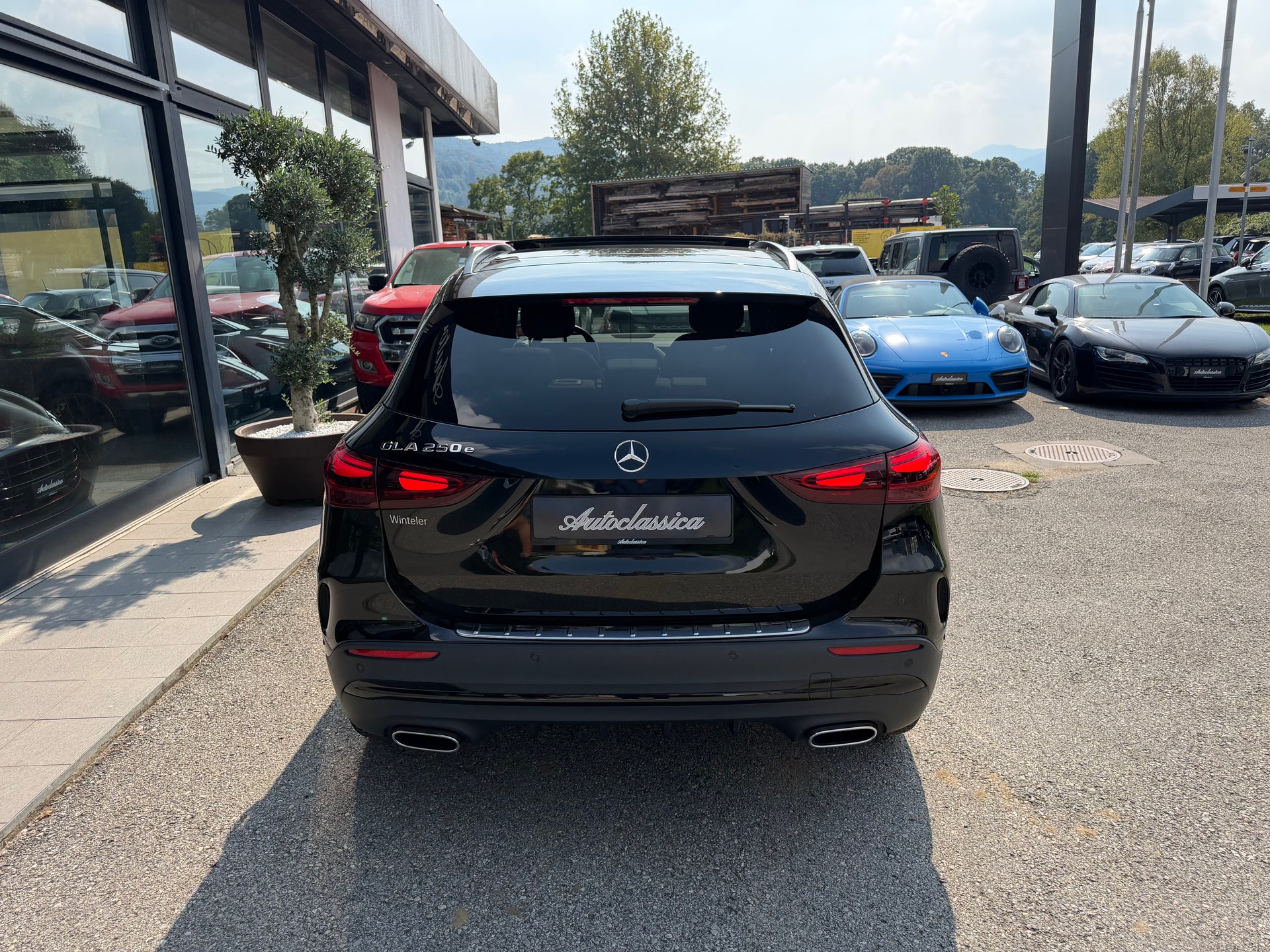 MERCEDES-BENZ GLA 250 e 8G-DCT-showroom-element-2
