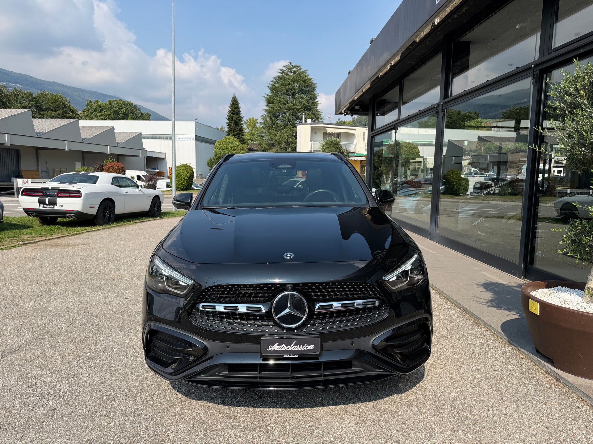 MERCEDES-BENZ GLA 250 e 8G-DCT-showroom-element-1