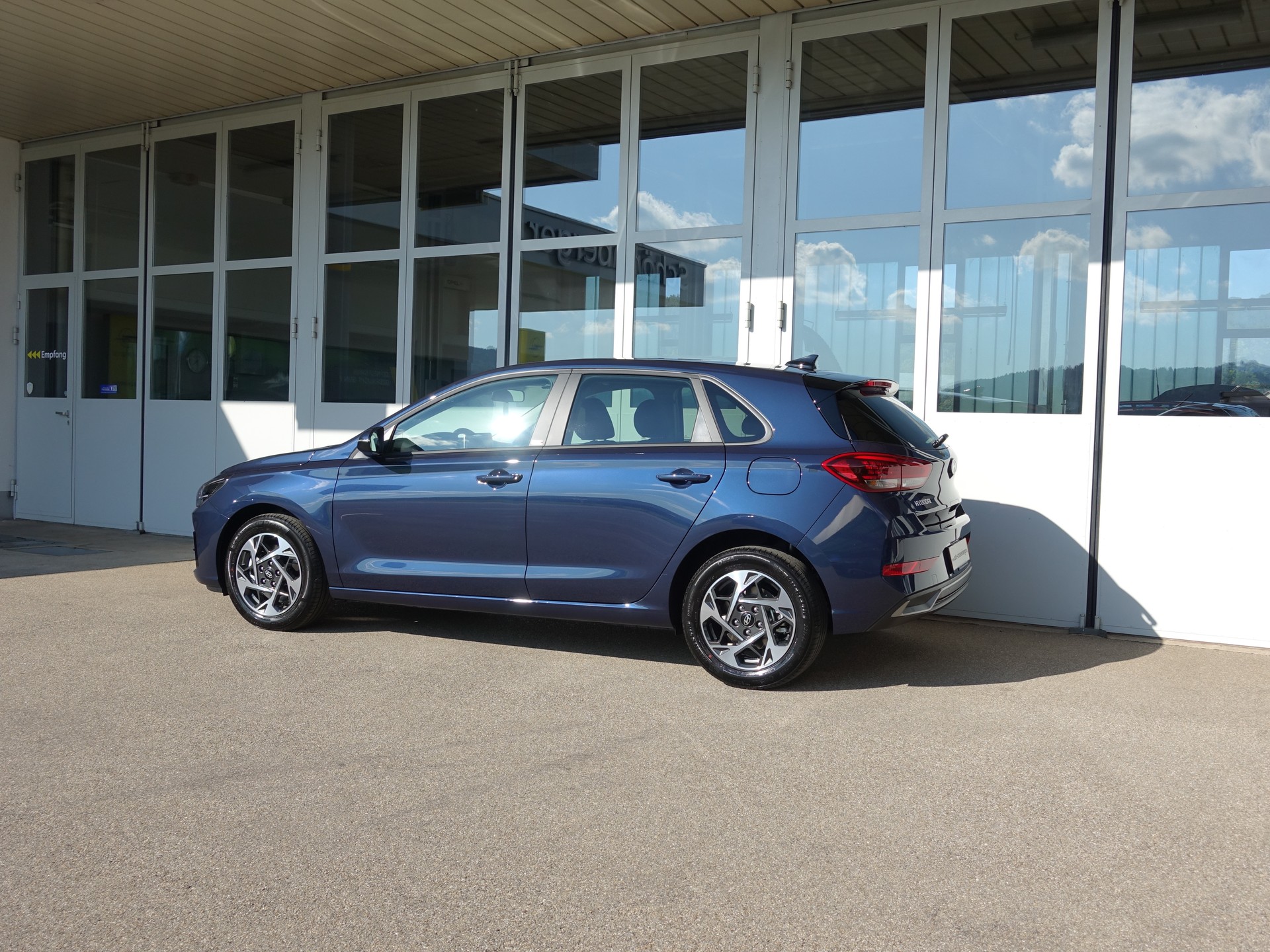 HYUNDAI i30 1.5 T-GDi Amplia DCT-showroom-element-3