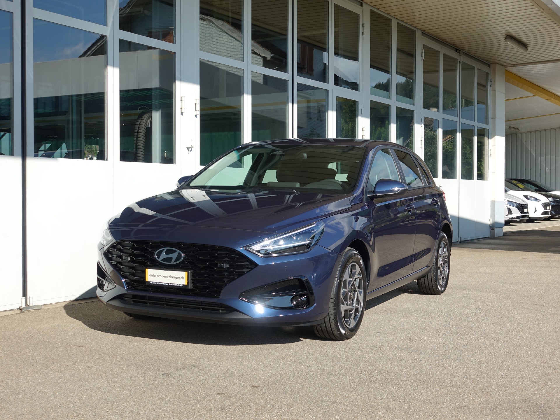 HYUNDAI i30 1.5 T-GDi Amplia DCT-showroom-element-1