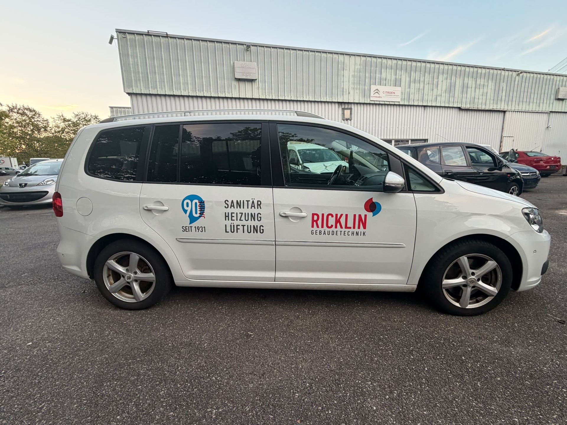 VW Touran 2.0 TDI Design DSG-showroom-element-3