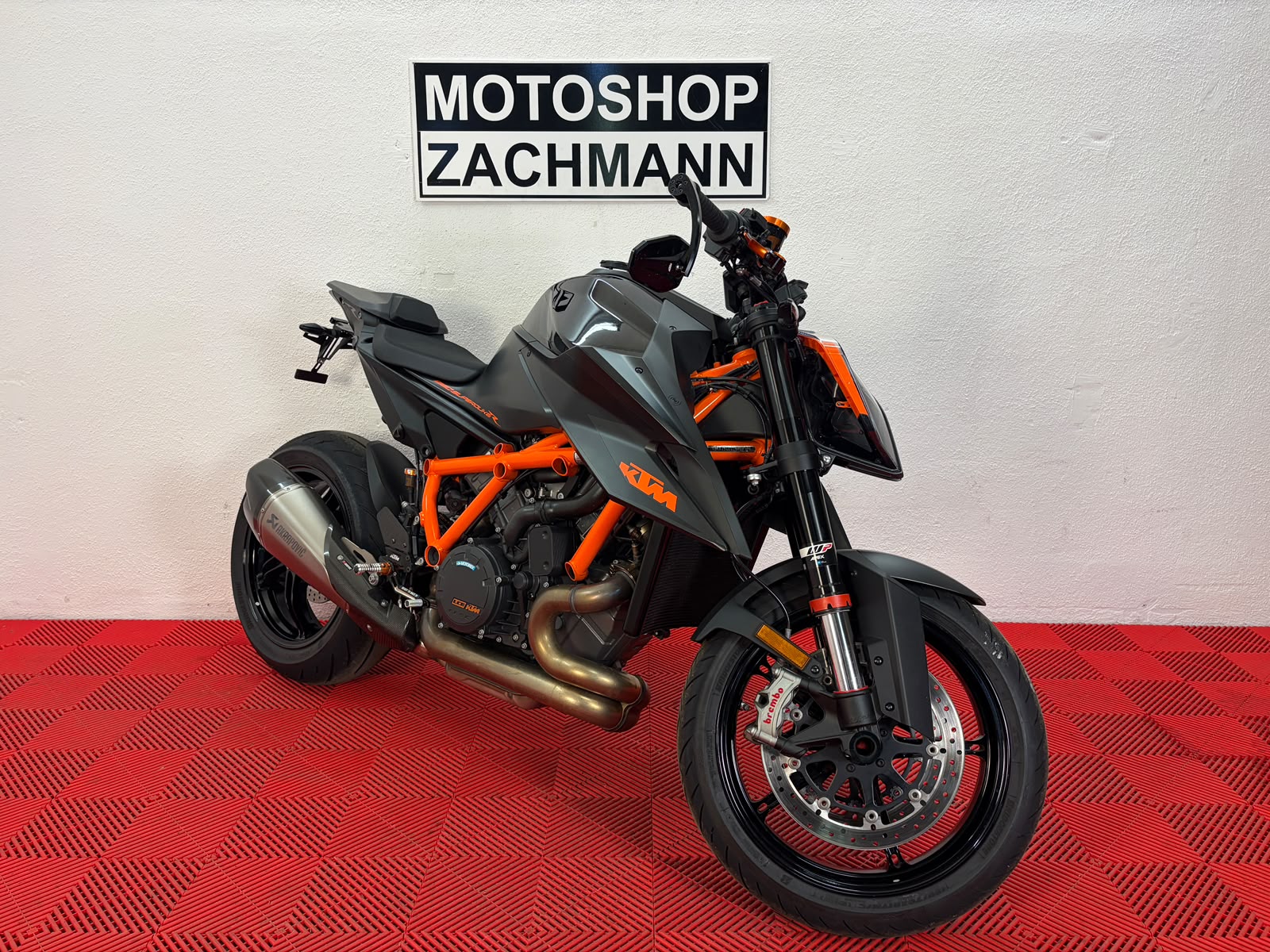 KTM 1290 Super Duke R-showroom-element-2