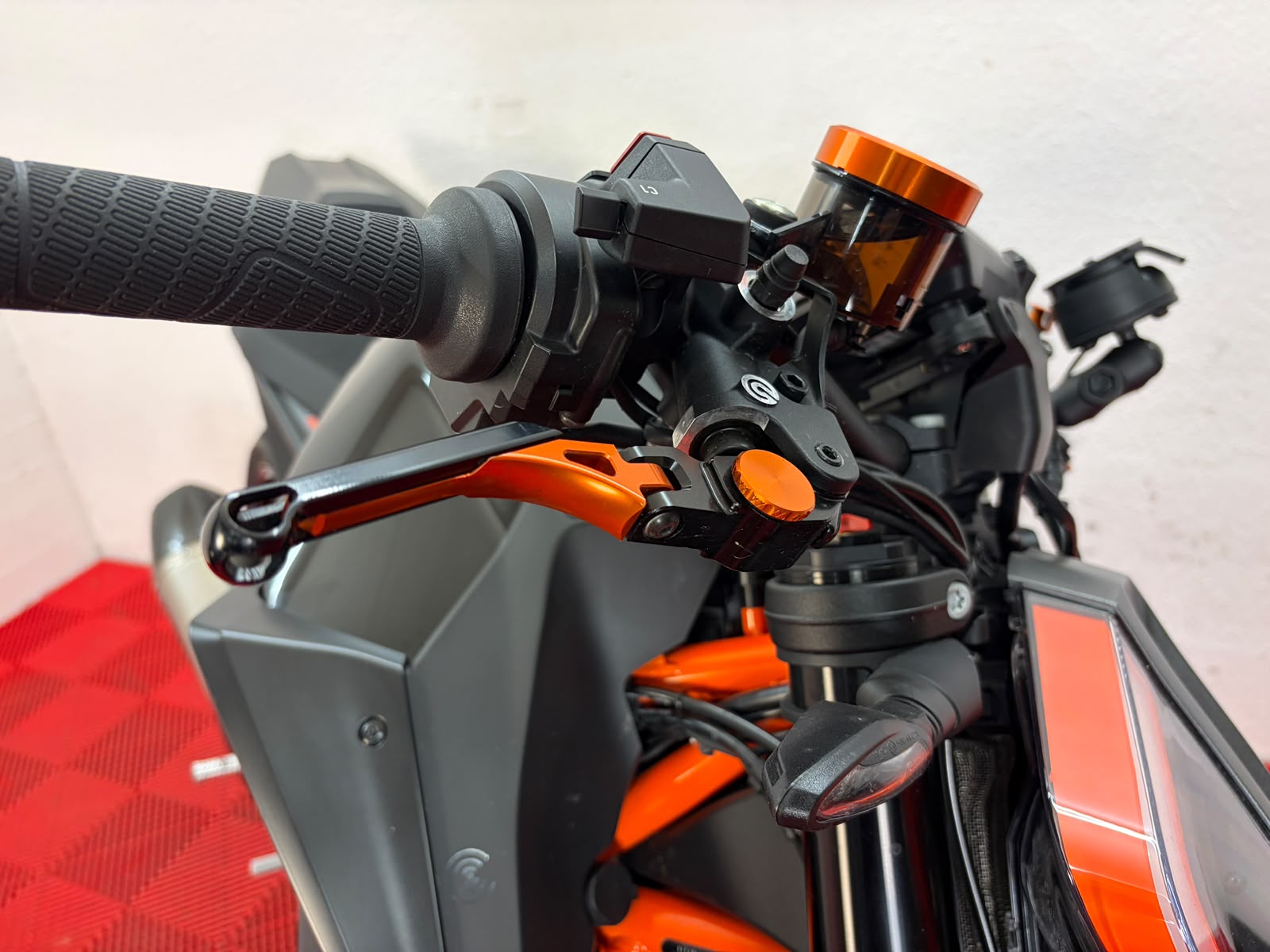 KTM 1290 Super Duke R-image-6
