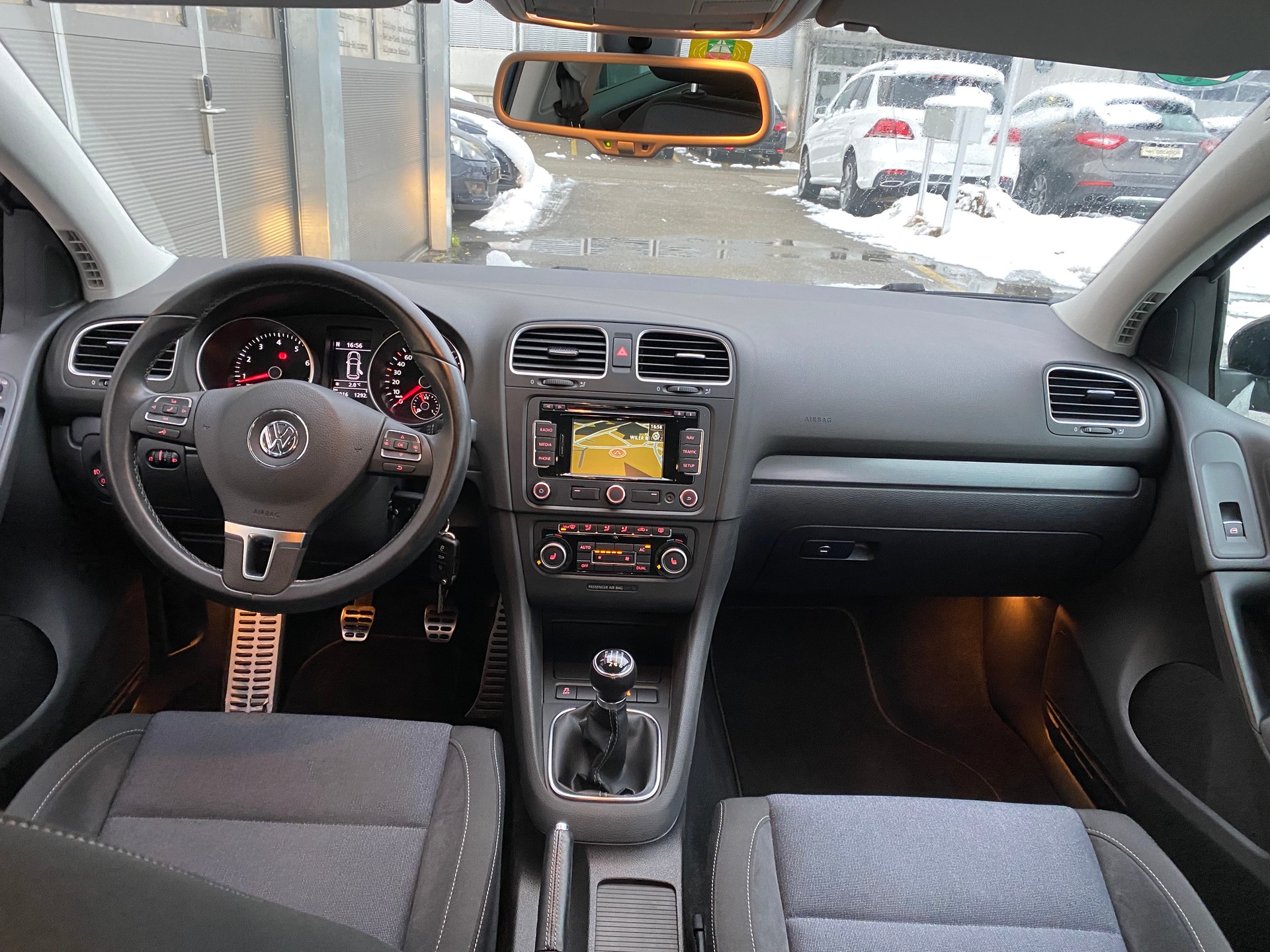 VW Golf 1.2 TSI BlueMotion Technology Team-image-8