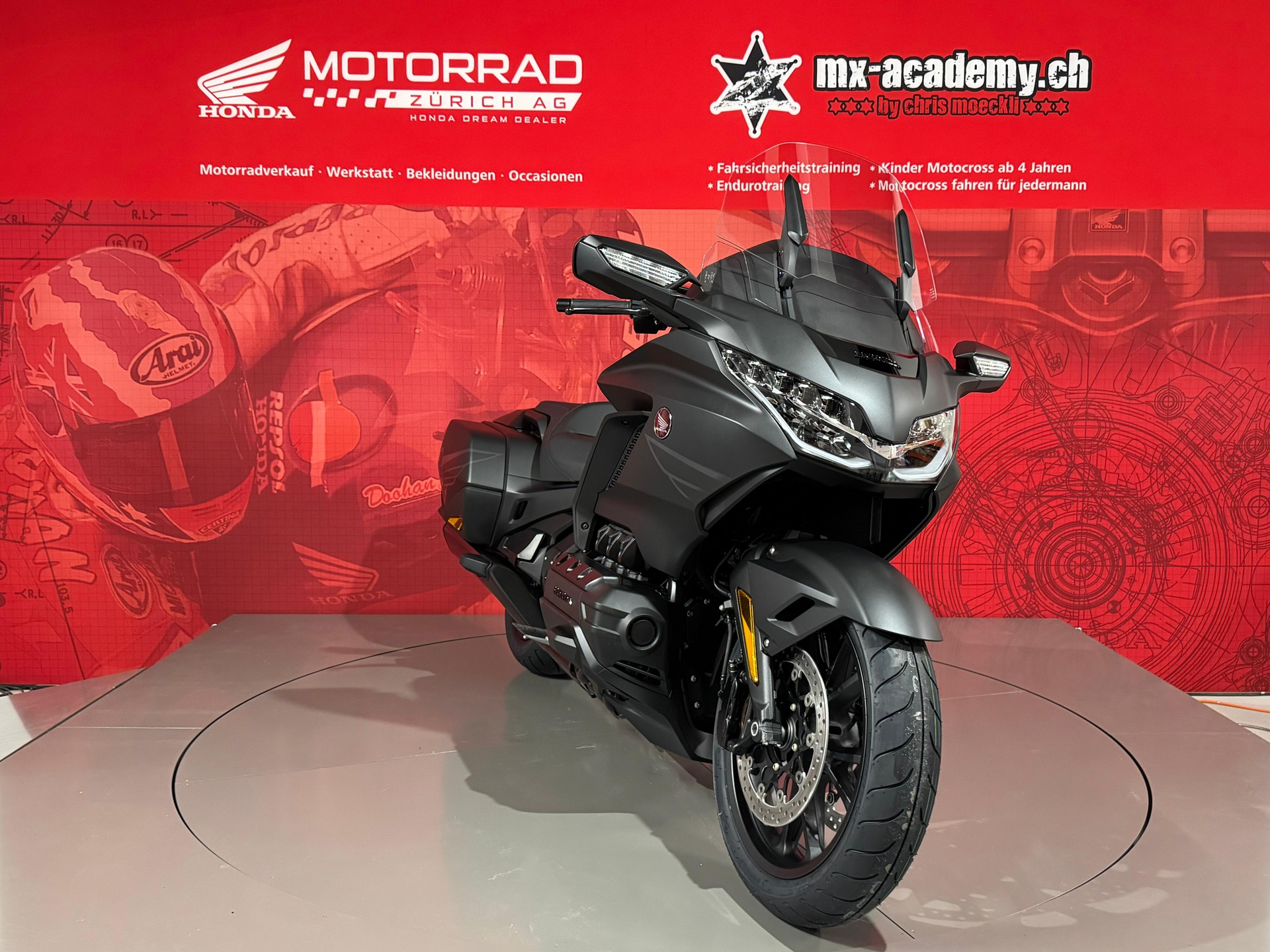 HONDA Bagger DCT *Ballistic Black*-showroom-element-3
