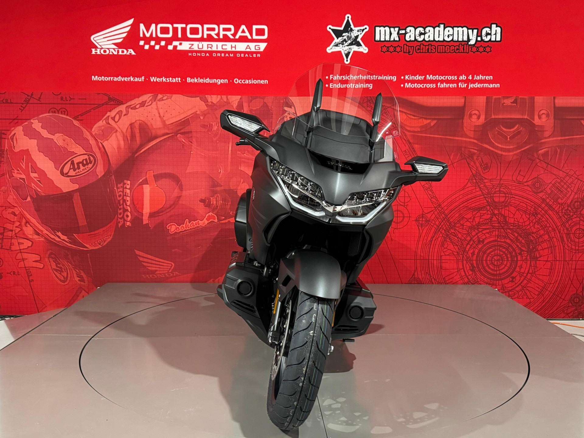 HONDA Bagger DCT *Ballistic Black*-showroom-element-2