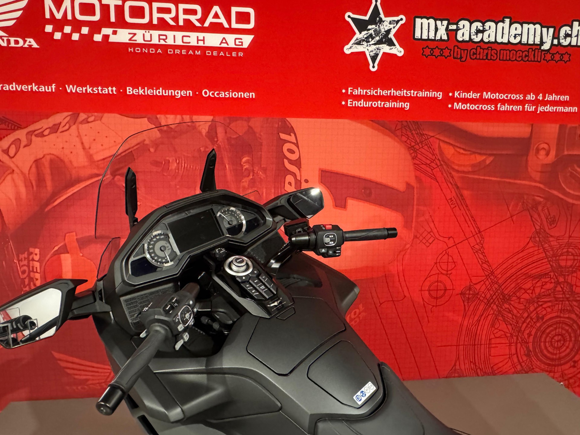 HONDA Bagger DCT *Ballistic Black*-image-8
