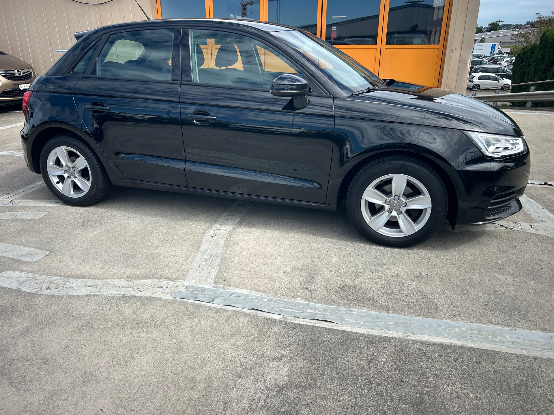 AUDI A1 Sportback 1.0 TFSI-image-4