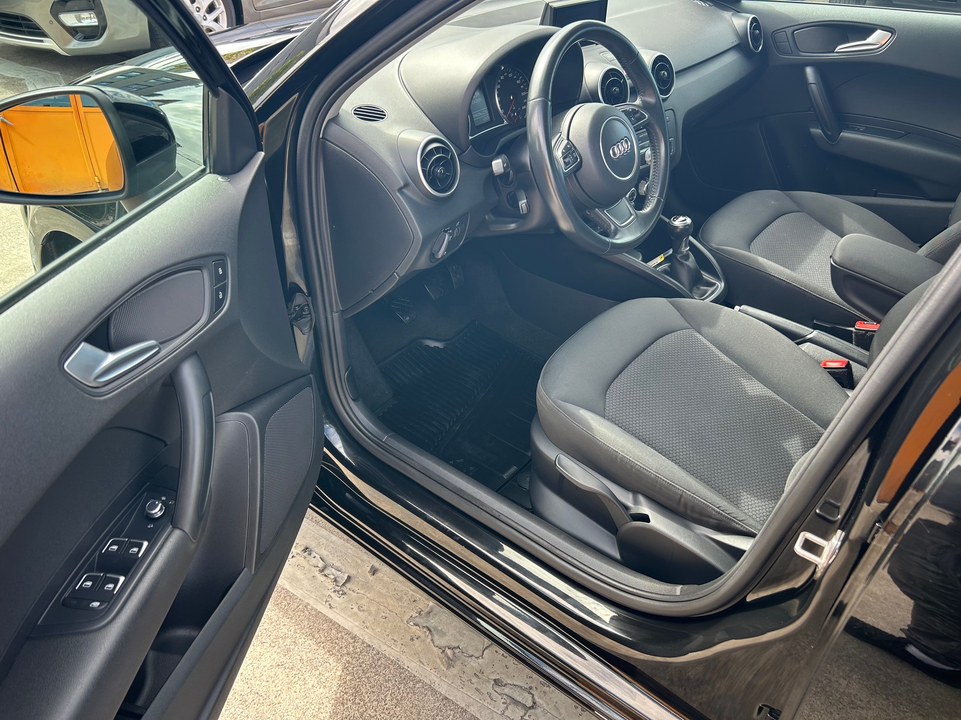 AUDI A1 Sportback 1.0 TFSI-image-10