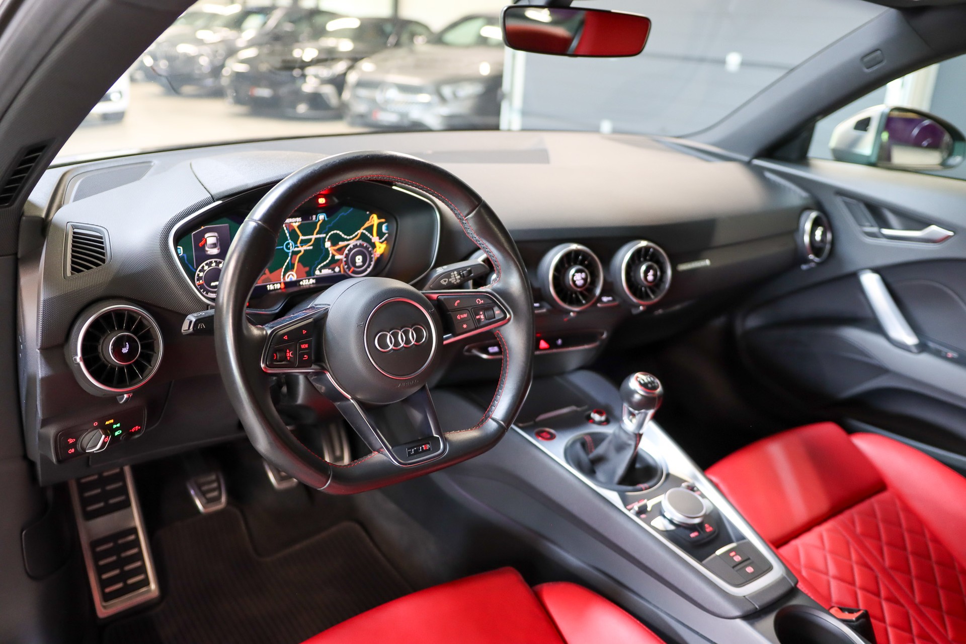 AUDI TTS Coupé 2.0 TFSI quattro-image-9