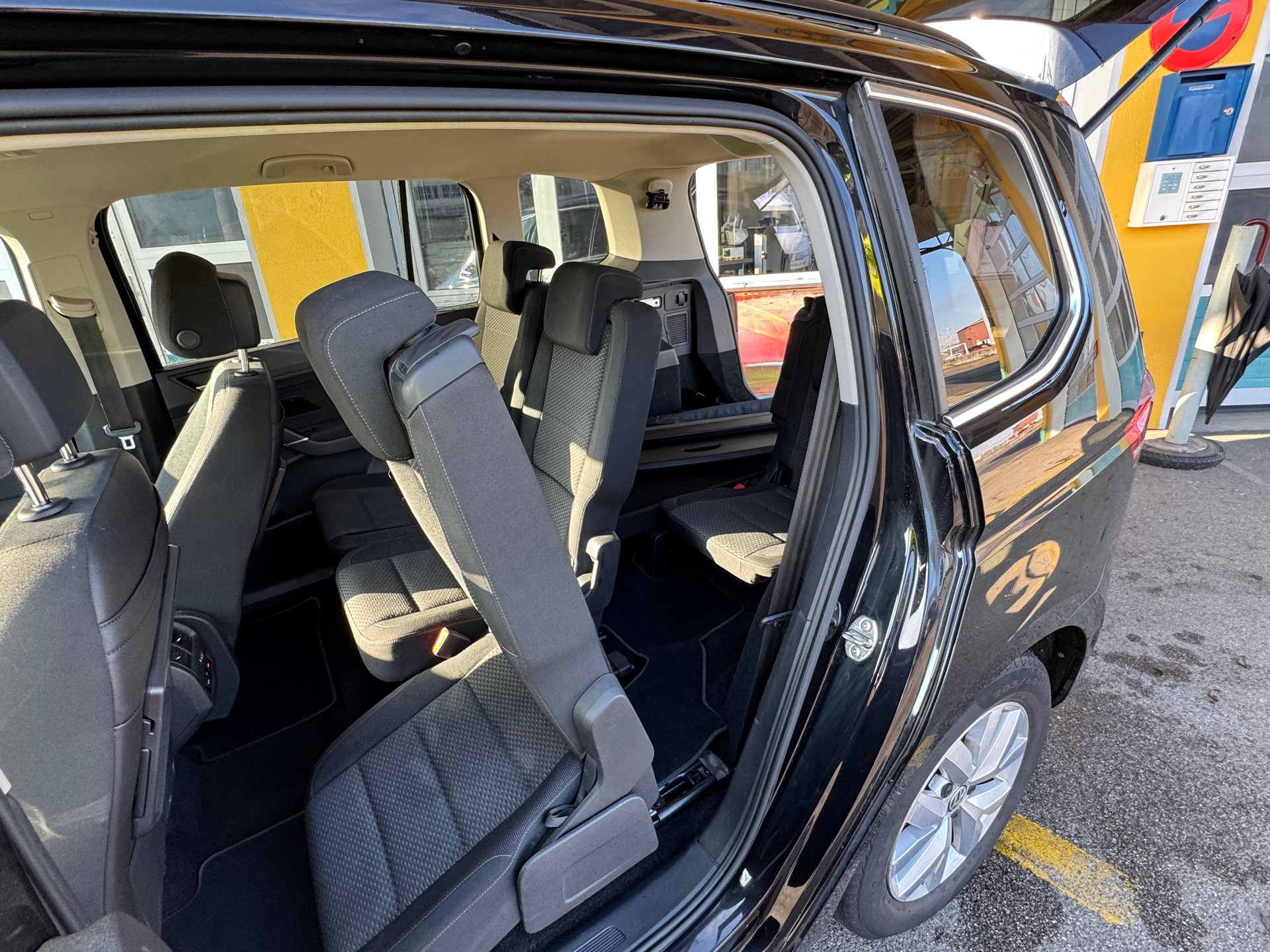 VW Touran 2.0 TDI BlueMotion TechnologyComfortline DSG-image-3