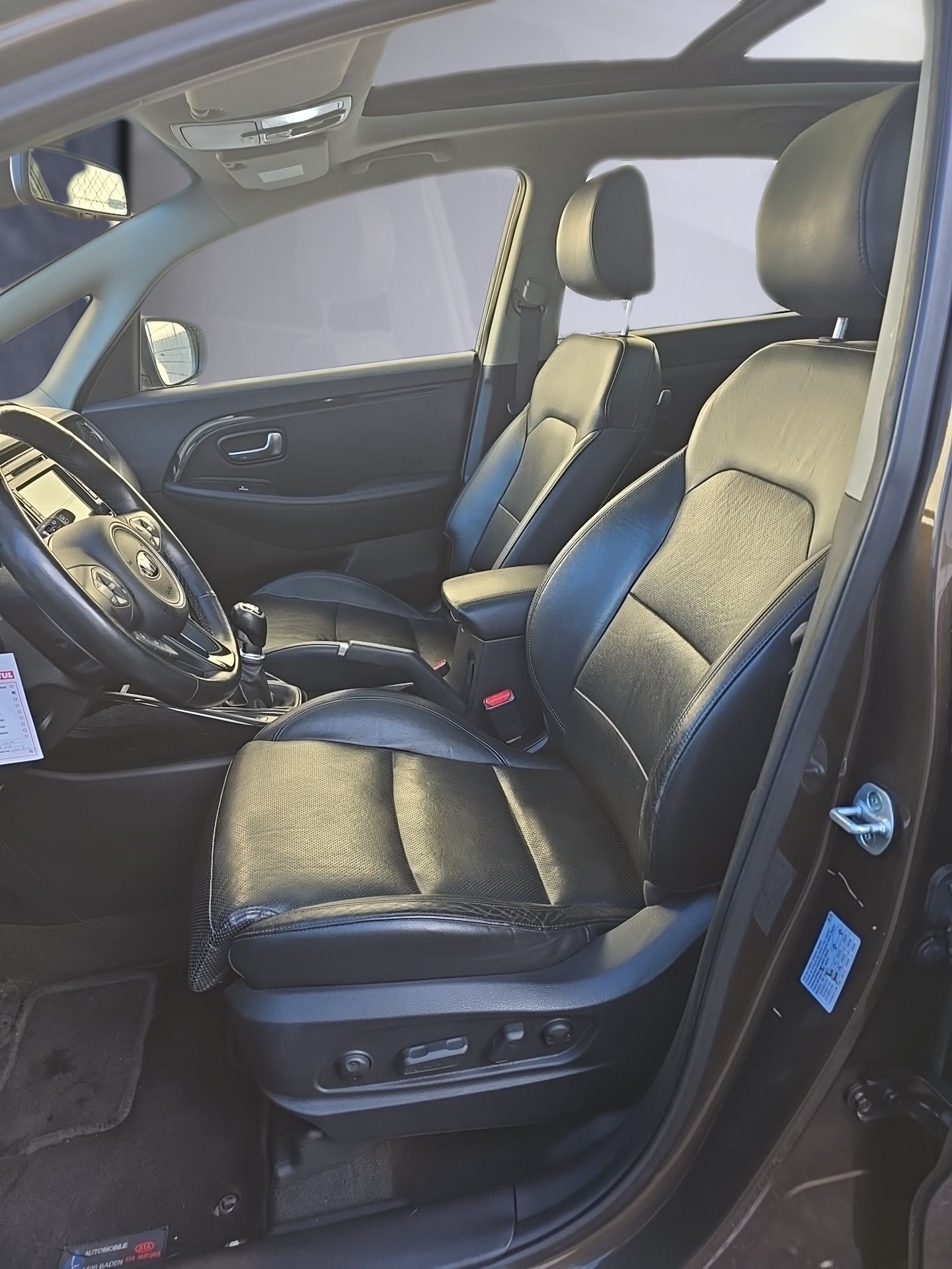 KIA Carens 1.7 CRDi Style-image-17