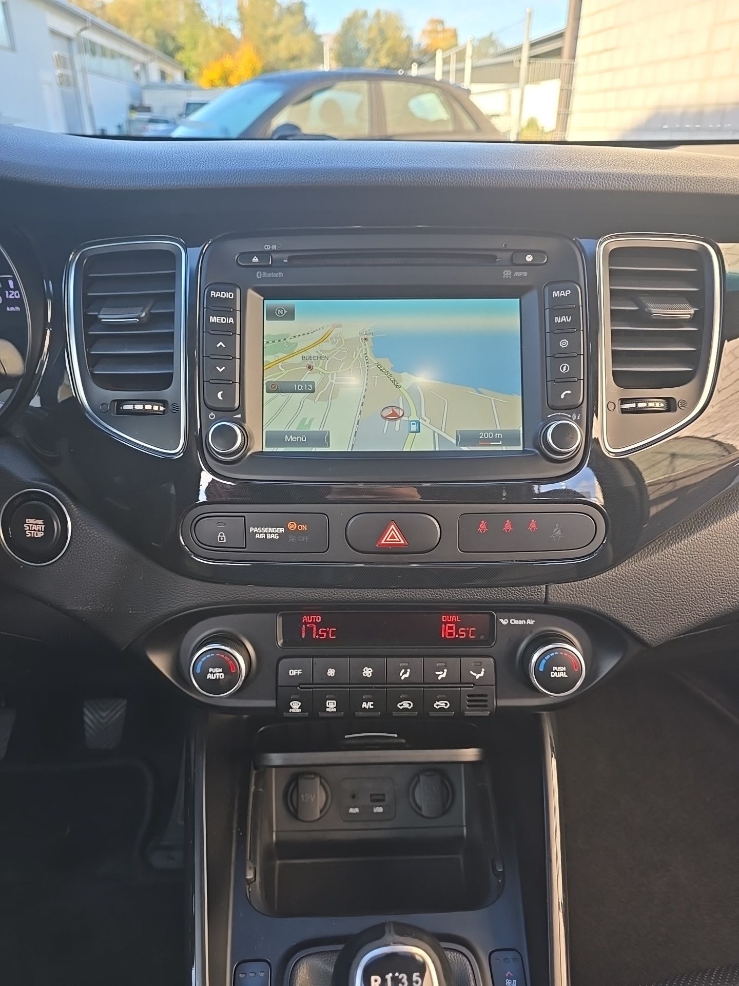 KIA Carens 1.7 CRDi Style-image-11