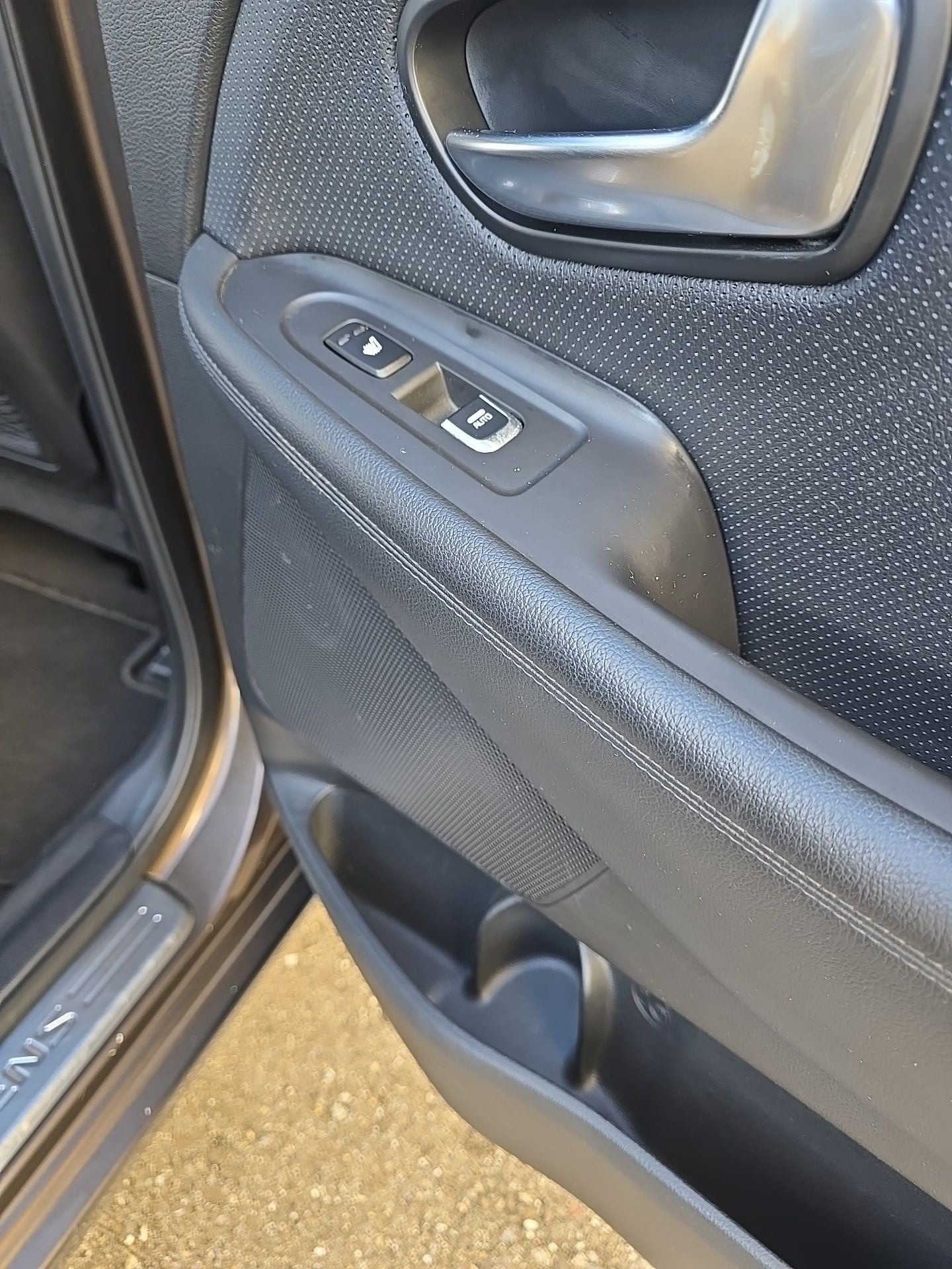 KIA Carens 1.7 CRDi Style-image-16