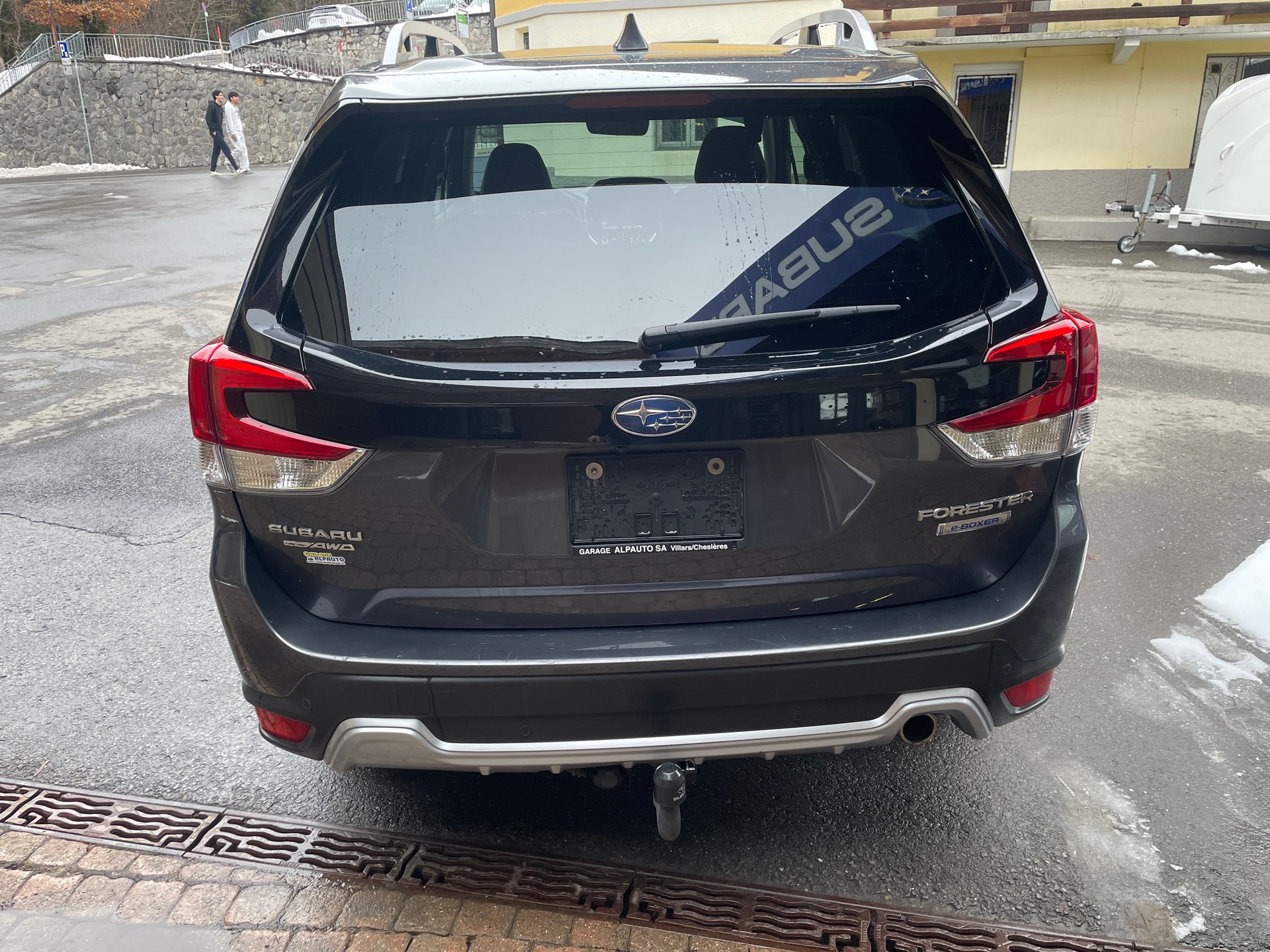 SUBARU Forester 2.0i e-Boxer Luxury Lineartronic-image-4