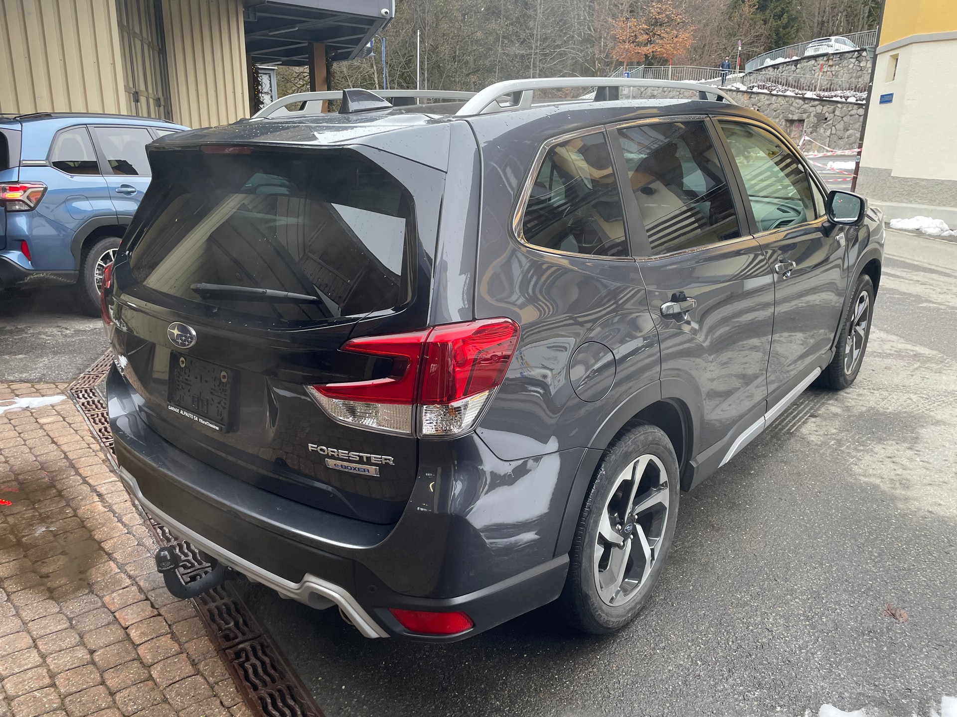 SUBARU Forester 2.0i e-Boxer Luxury Lineartronic-image-5