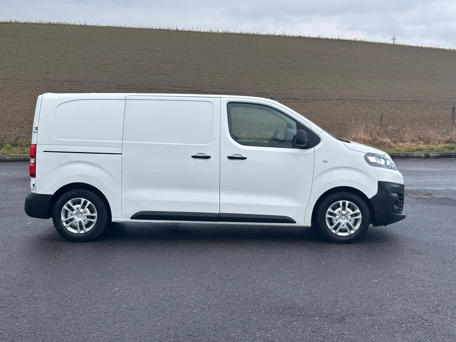 CITROEN Jumpy 1.6 BlueHDi 95 M Komfort-image-8